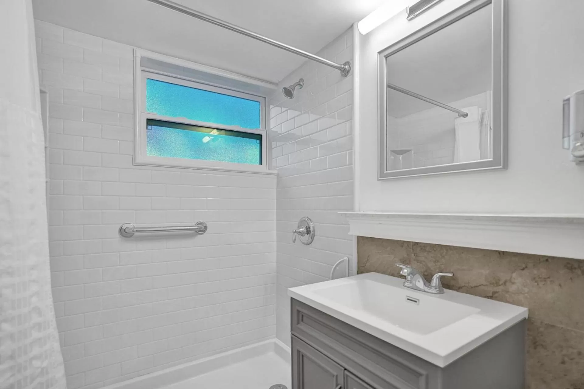 Bathroom in The Worthington Resorts - Clothing Optional - Men Only - Solo hombres