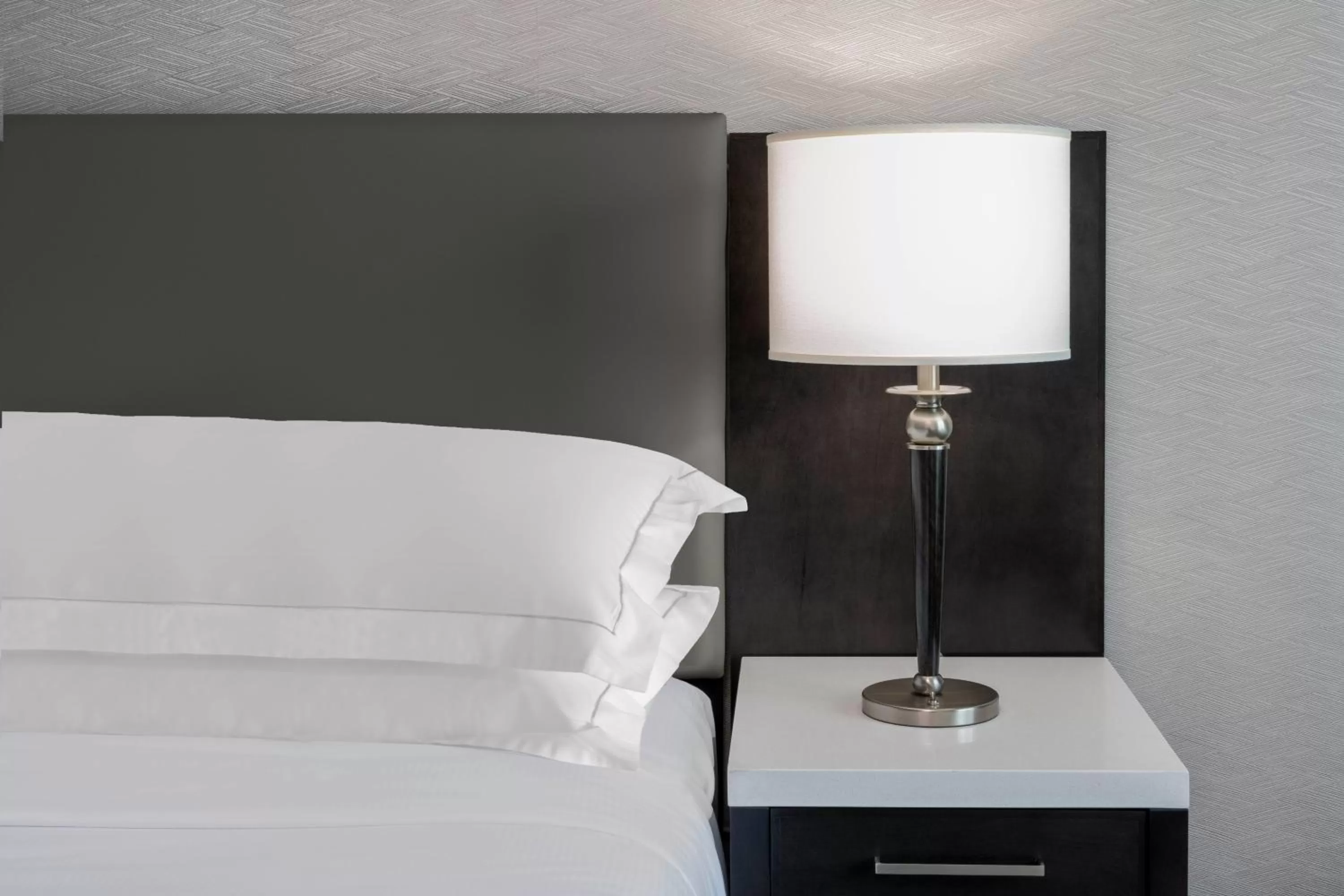 Bedroom, Bed in Hilton Vancouver Metrotown