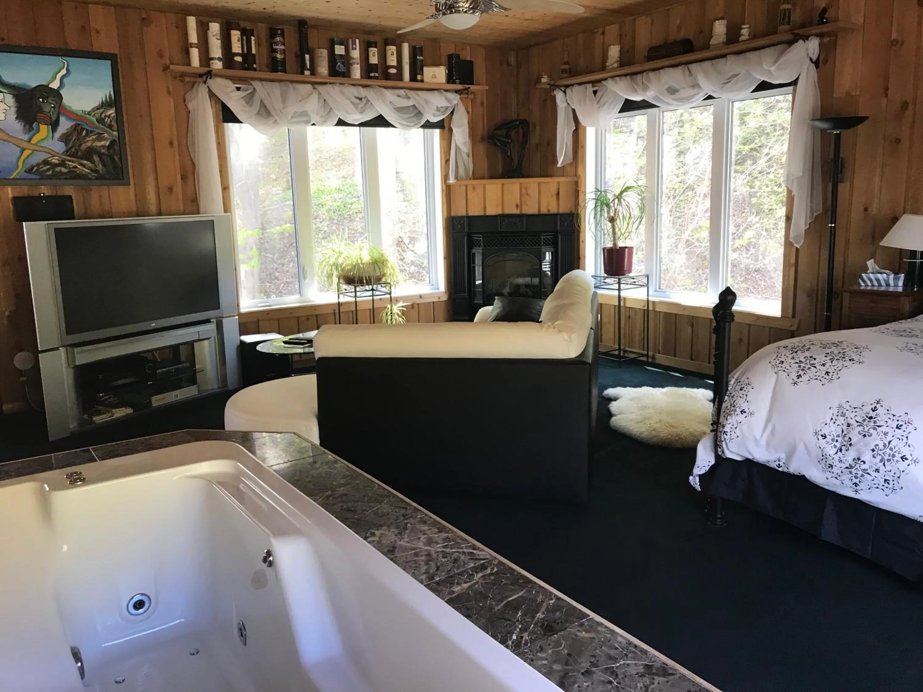 Photo of the whole room, Bed in Auberge du Sault-à-la-Puce