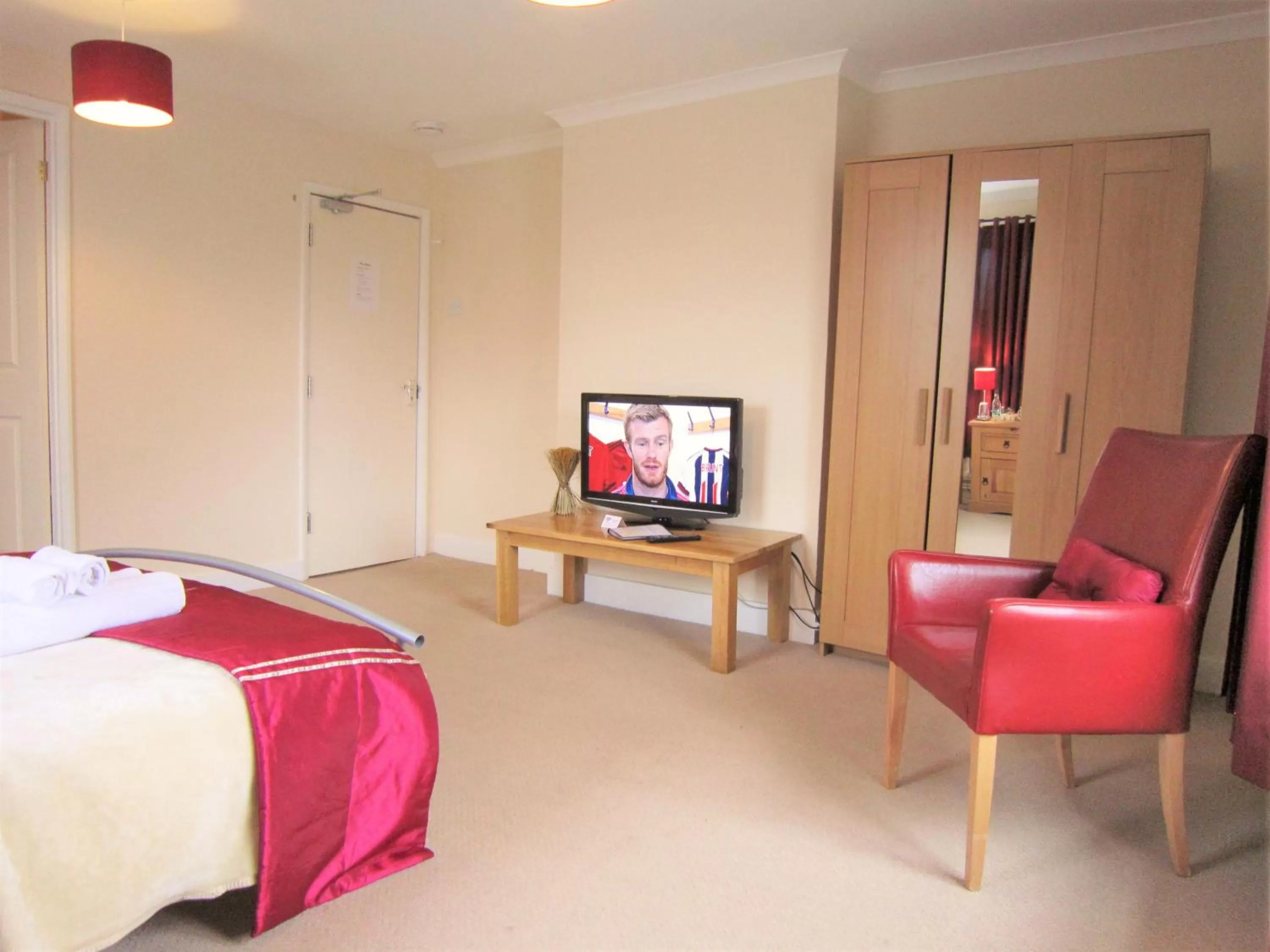 Photo of the whole room, Bed in The Wheatsheaf