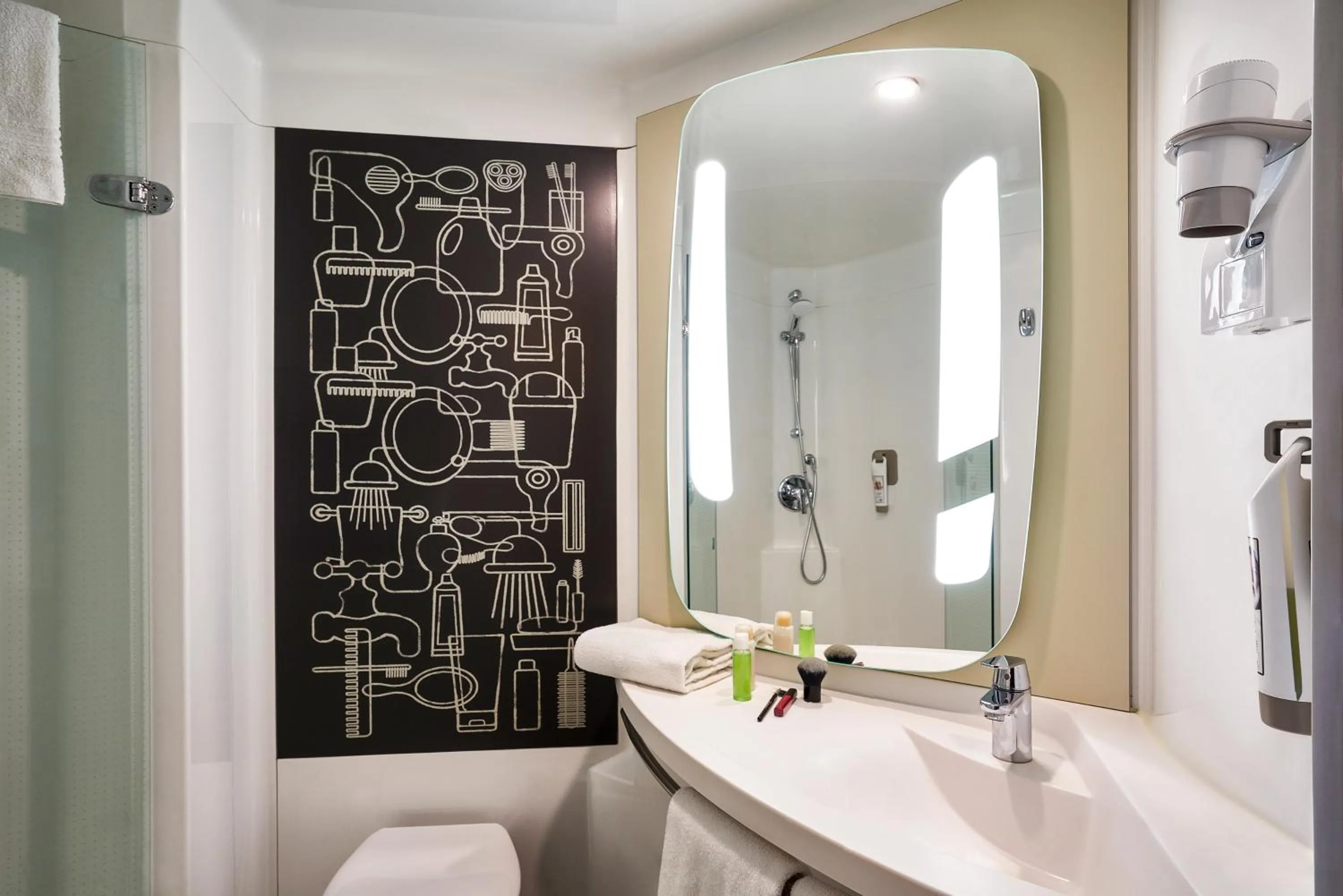 Bathroom in Ibis Barcelona Meridiana