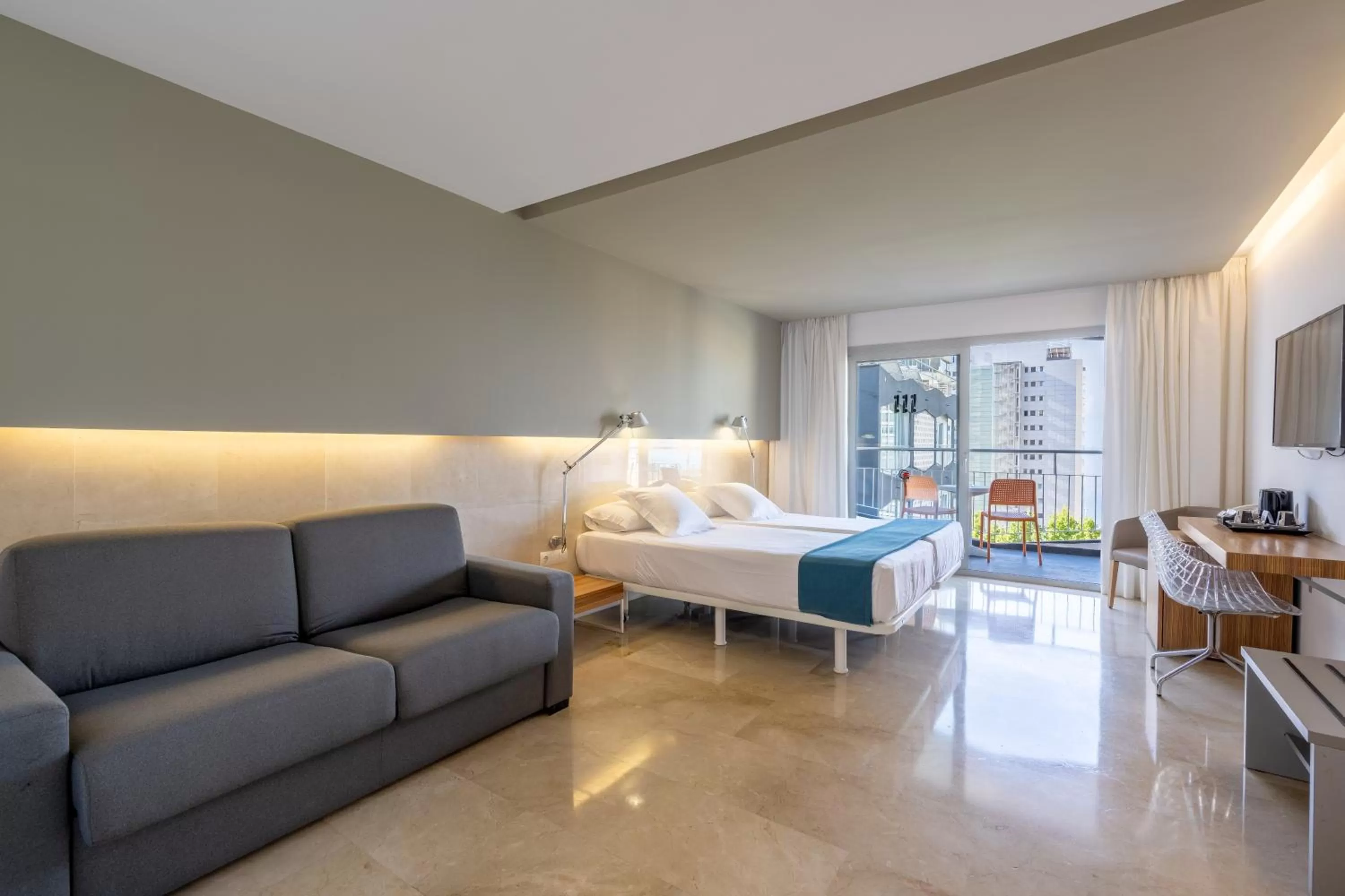 Photo of the whole room, Bed in Climia Belroy 4 Sup