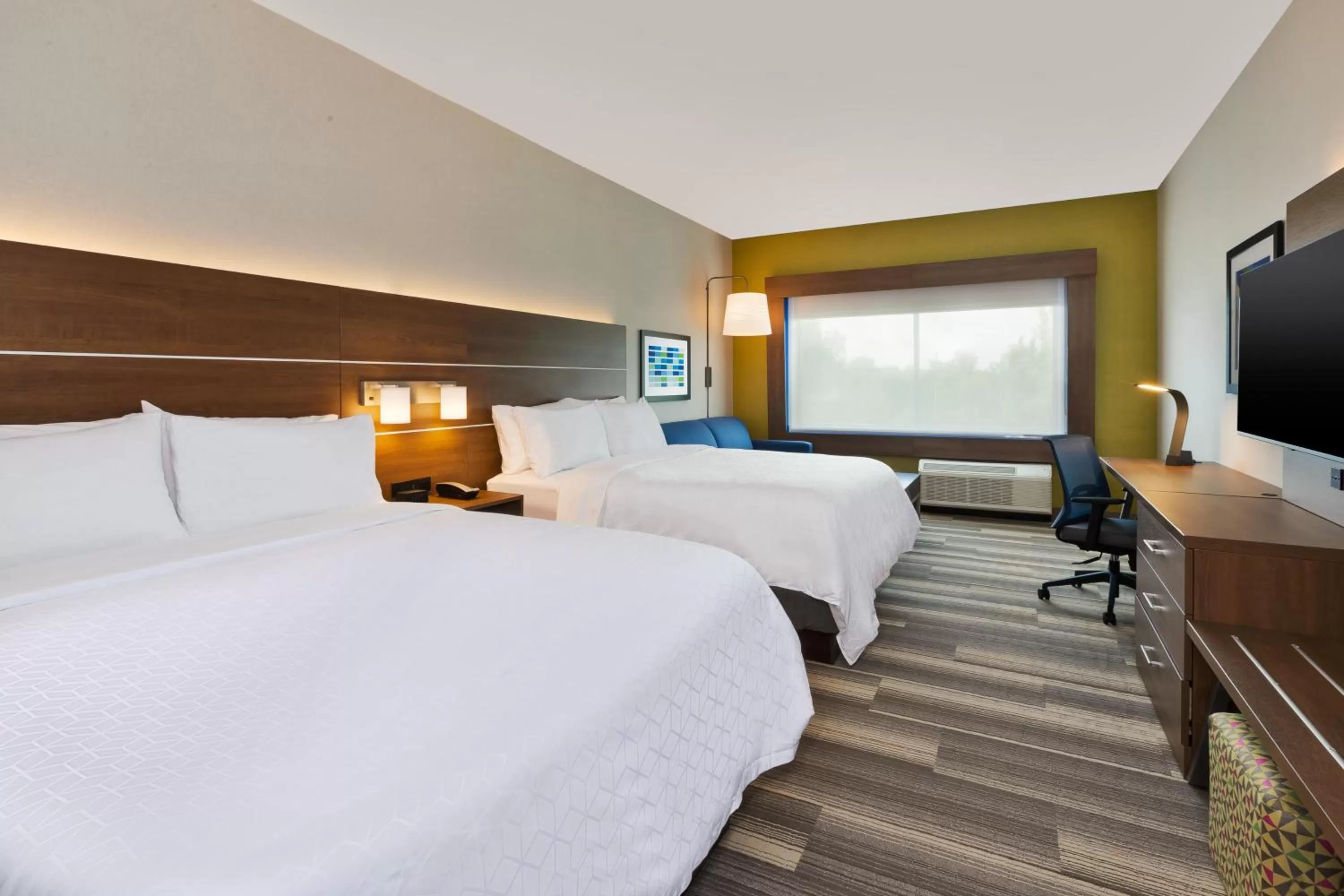 Photo of the whole room, Bed in Holiday Inn Express & Suites - Milan - Sandusky Area by IHG
