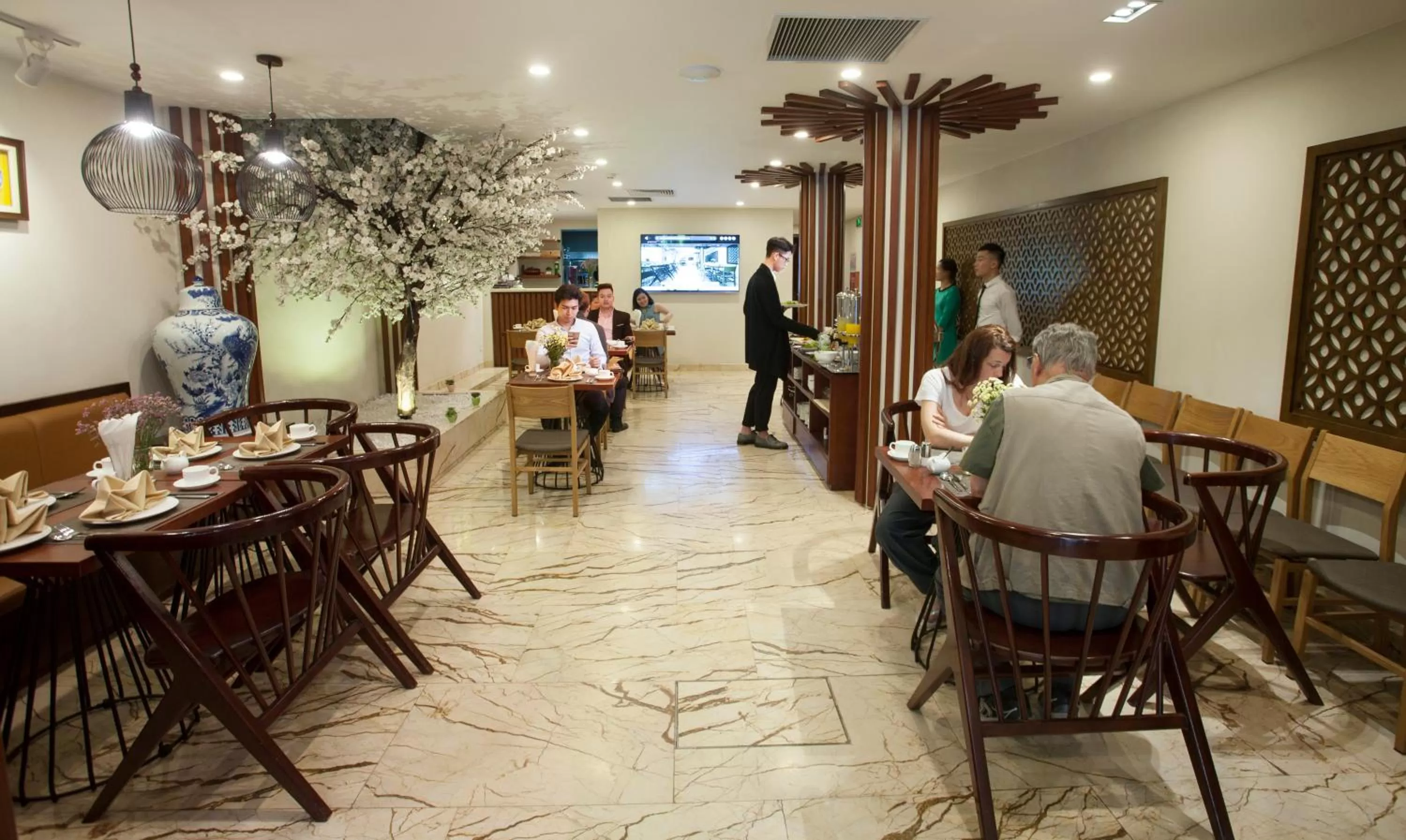 Restaurant/places to eat in Midori Boutique Hotel