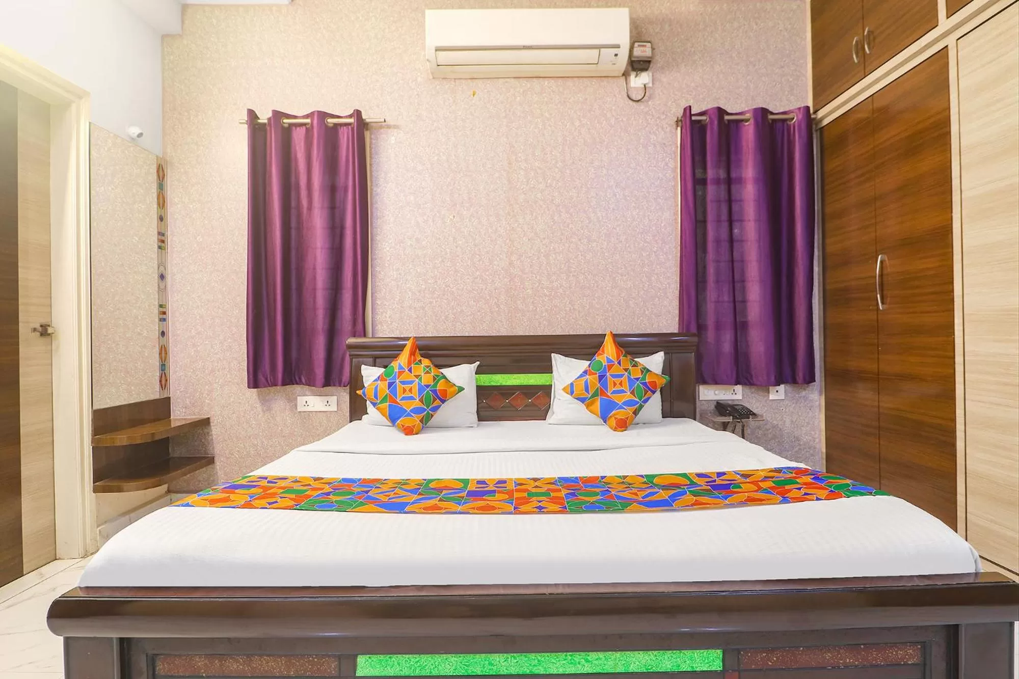 Bed in FabExpress Golden Gate - Nr Hitech City
