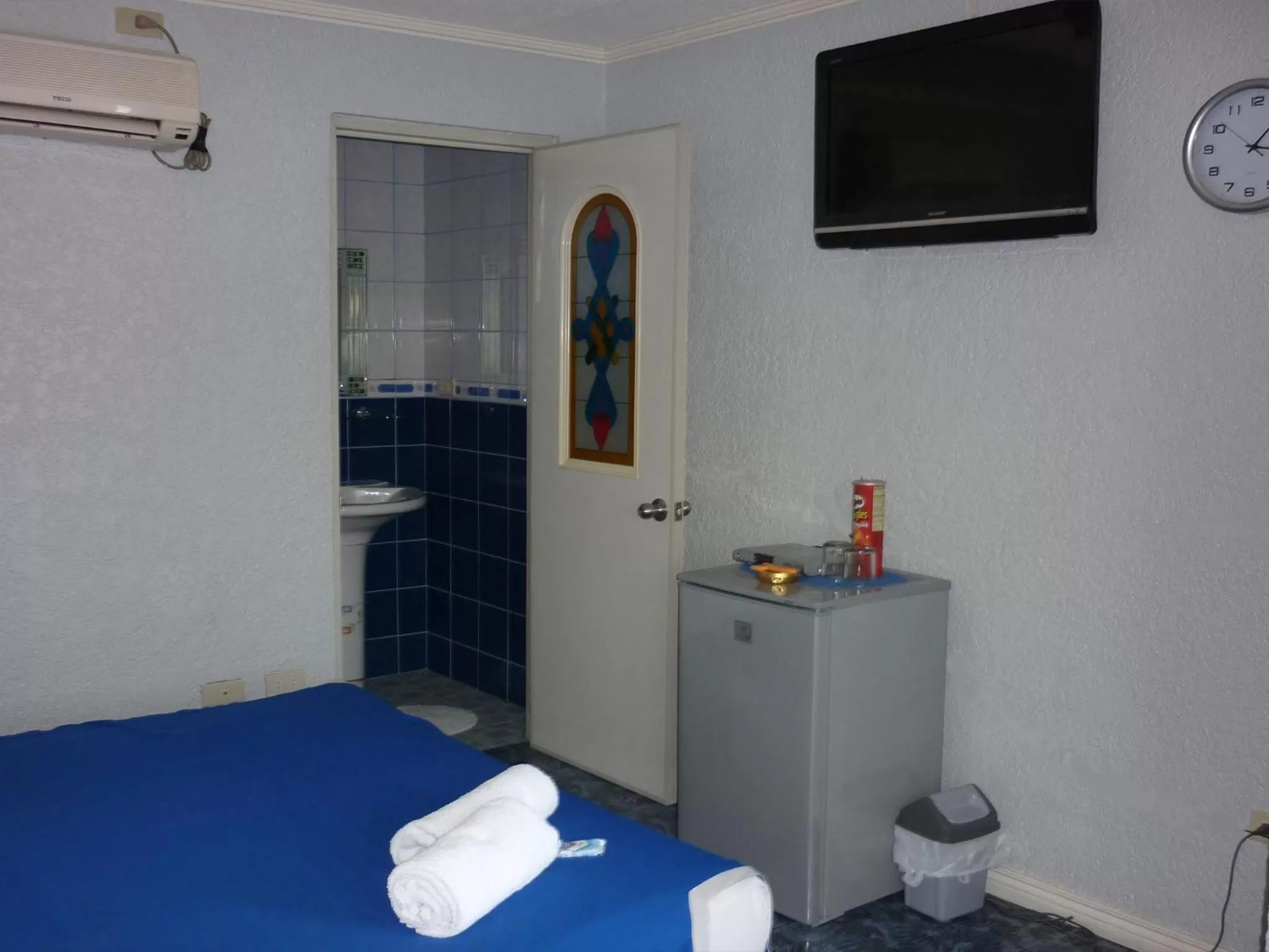 Photo of the whole room, TV/Entertainment Center in Blue Rock Resort