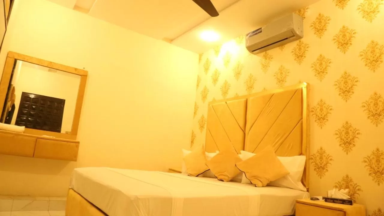 Bed in HOTEL DE SMART Multan
