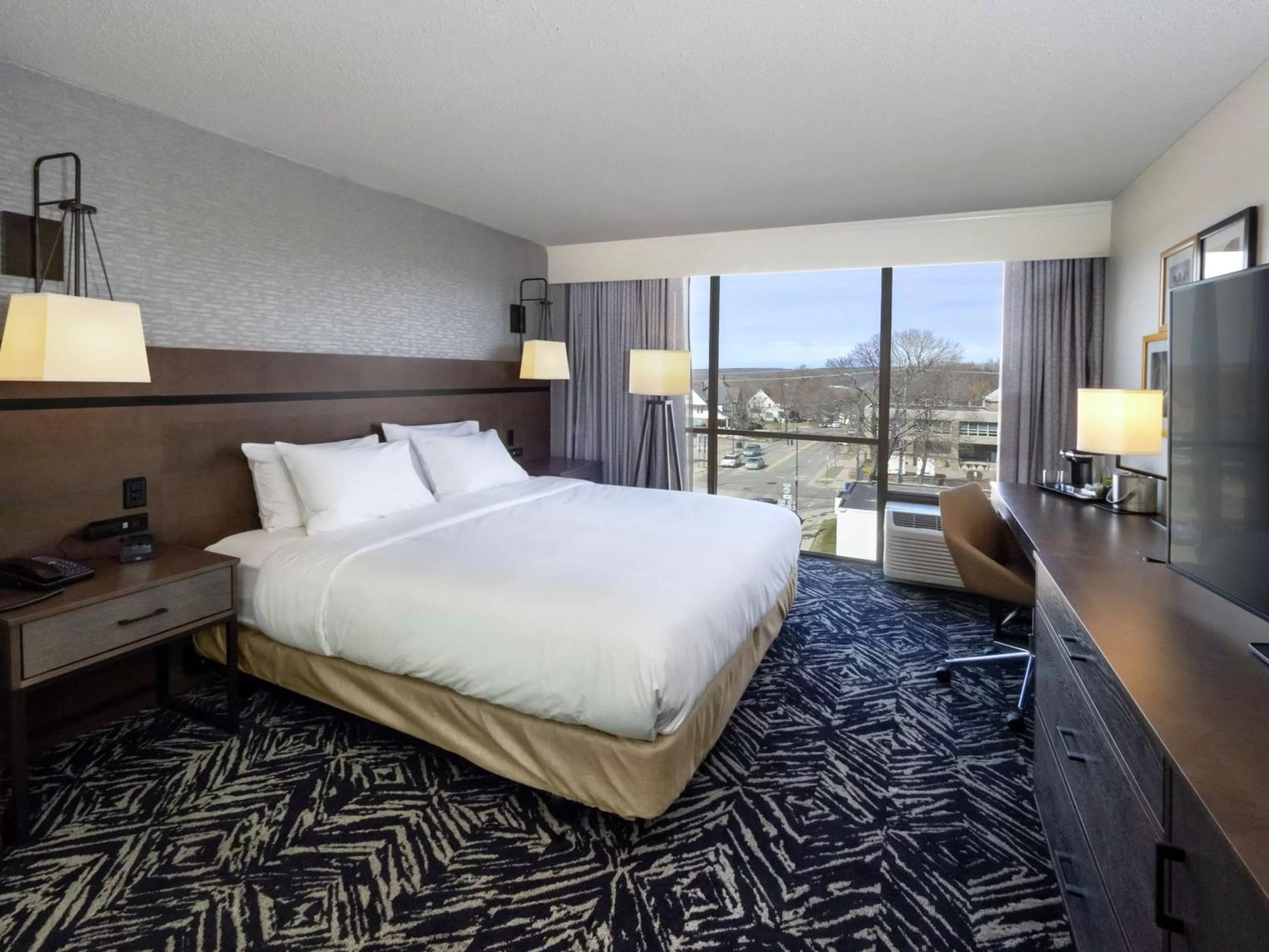 Standard King Room in Doubletree By Hilton Jamestown, Ny