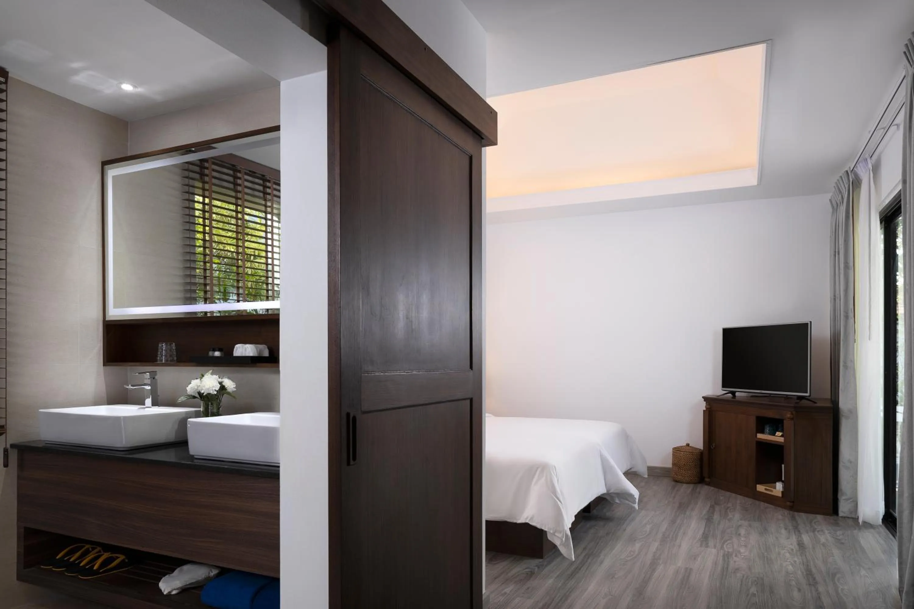 Bathroom, Bed in Celes Samui