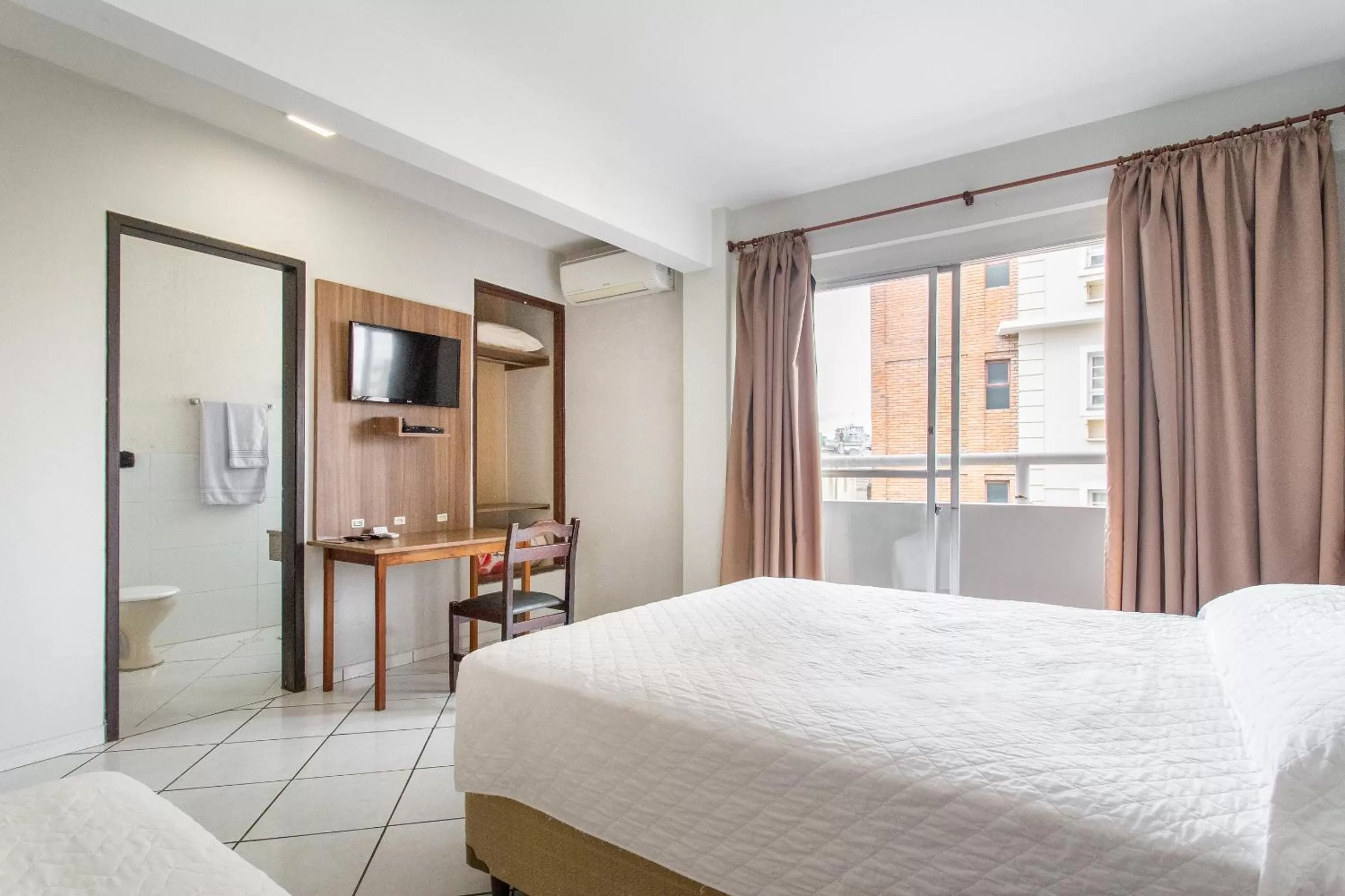 Bed in Hotel Dom Rafael Express