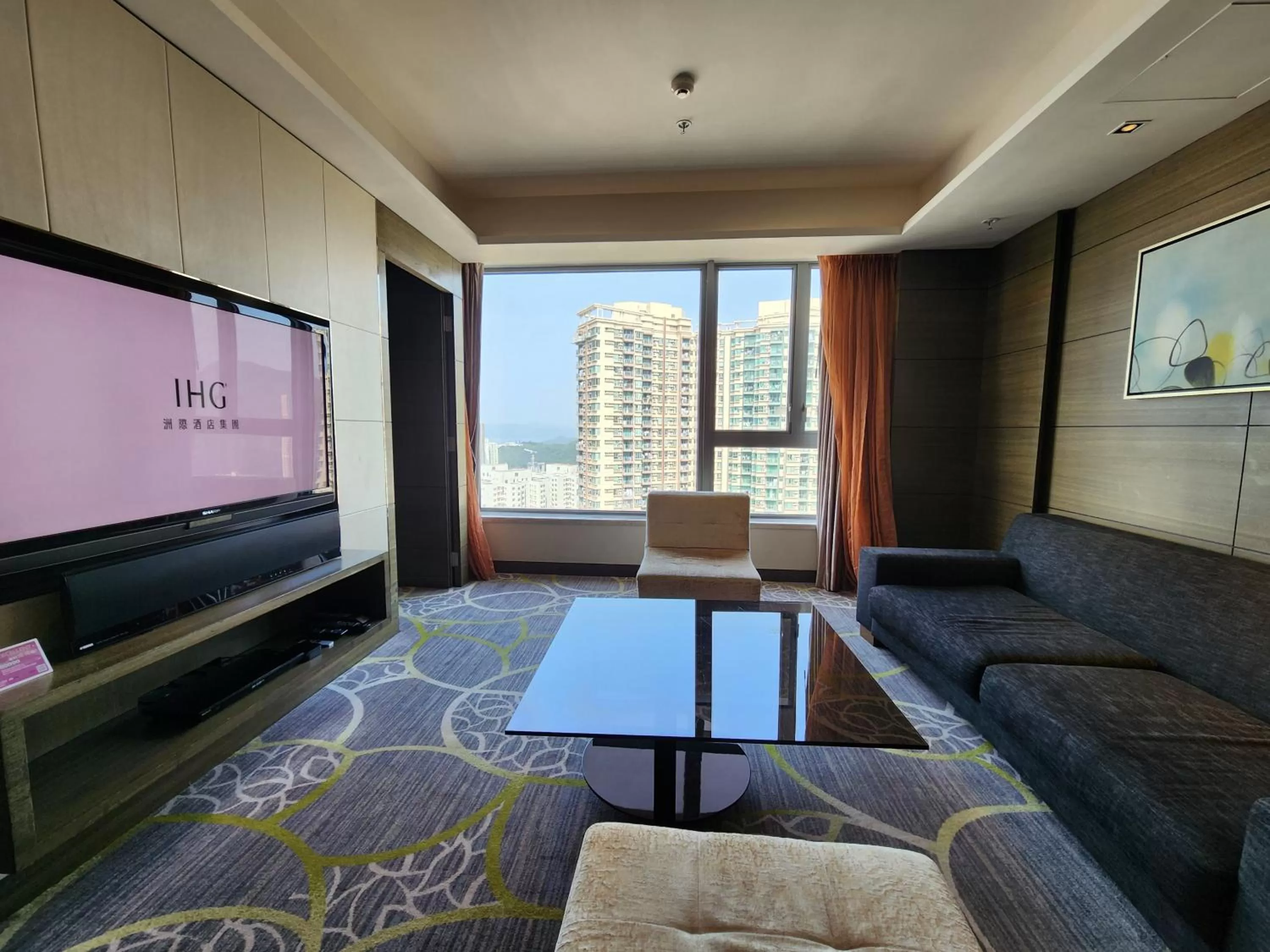 Living room in Crowne Plaza Hong Kong Kowloon East by IHG