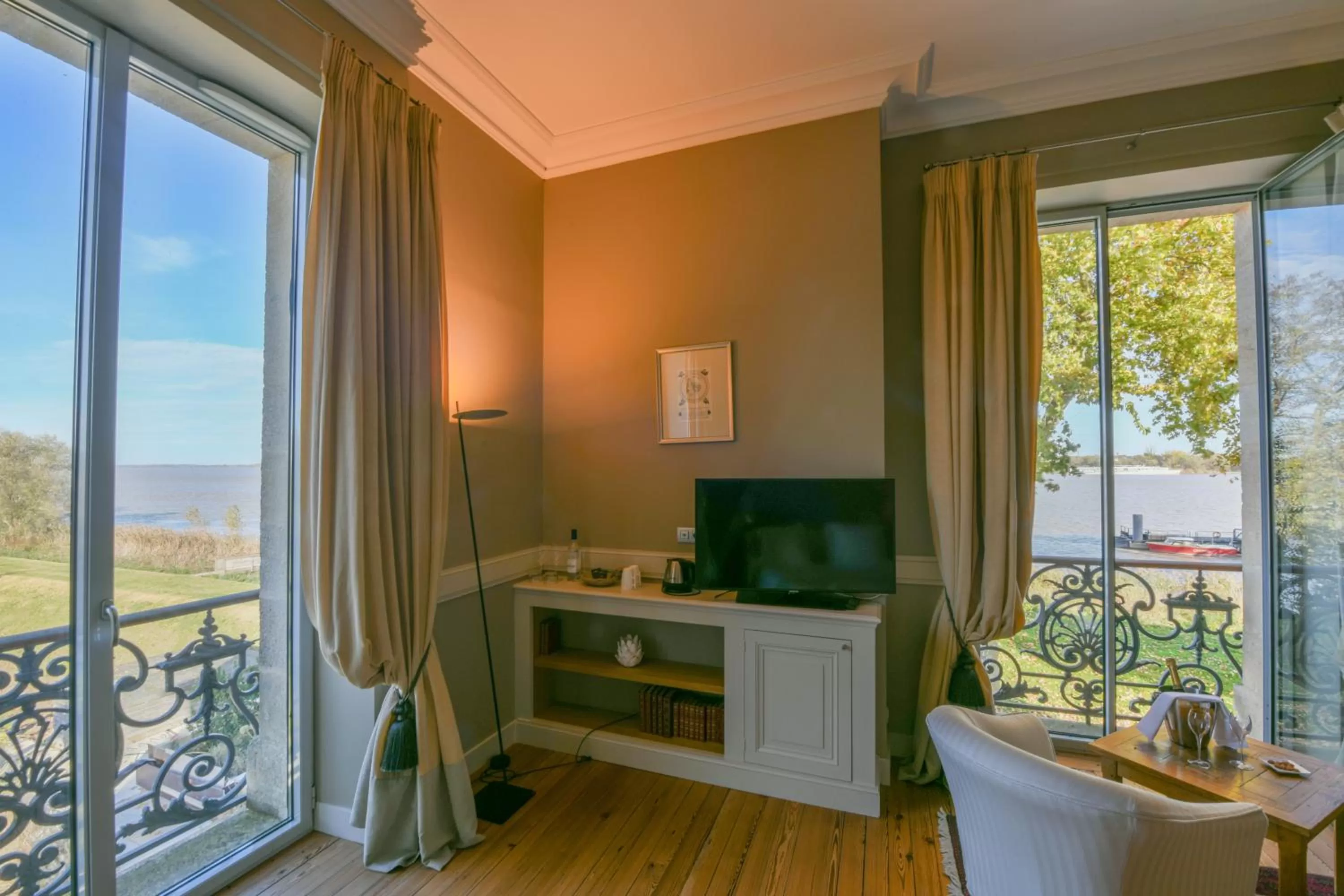 Natural landscape in Château Grattequina Hôtel