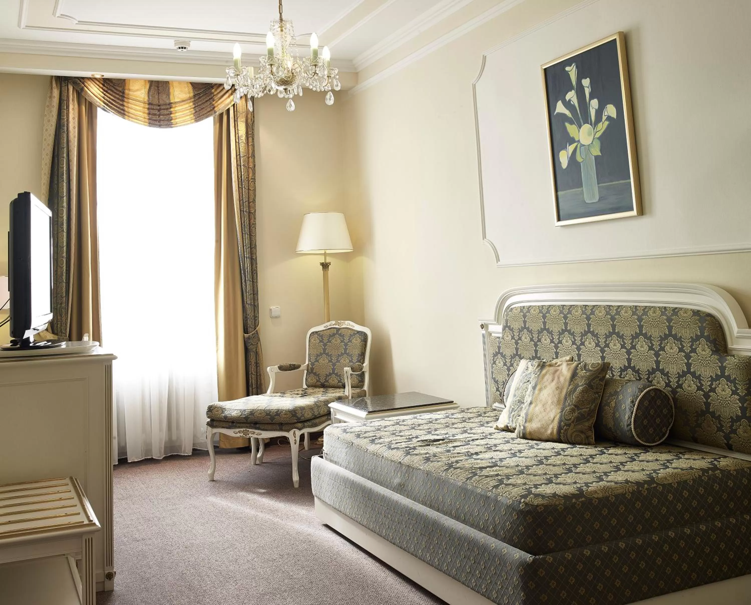 Living room, Bed in Esplanade Spa and Golf Resort