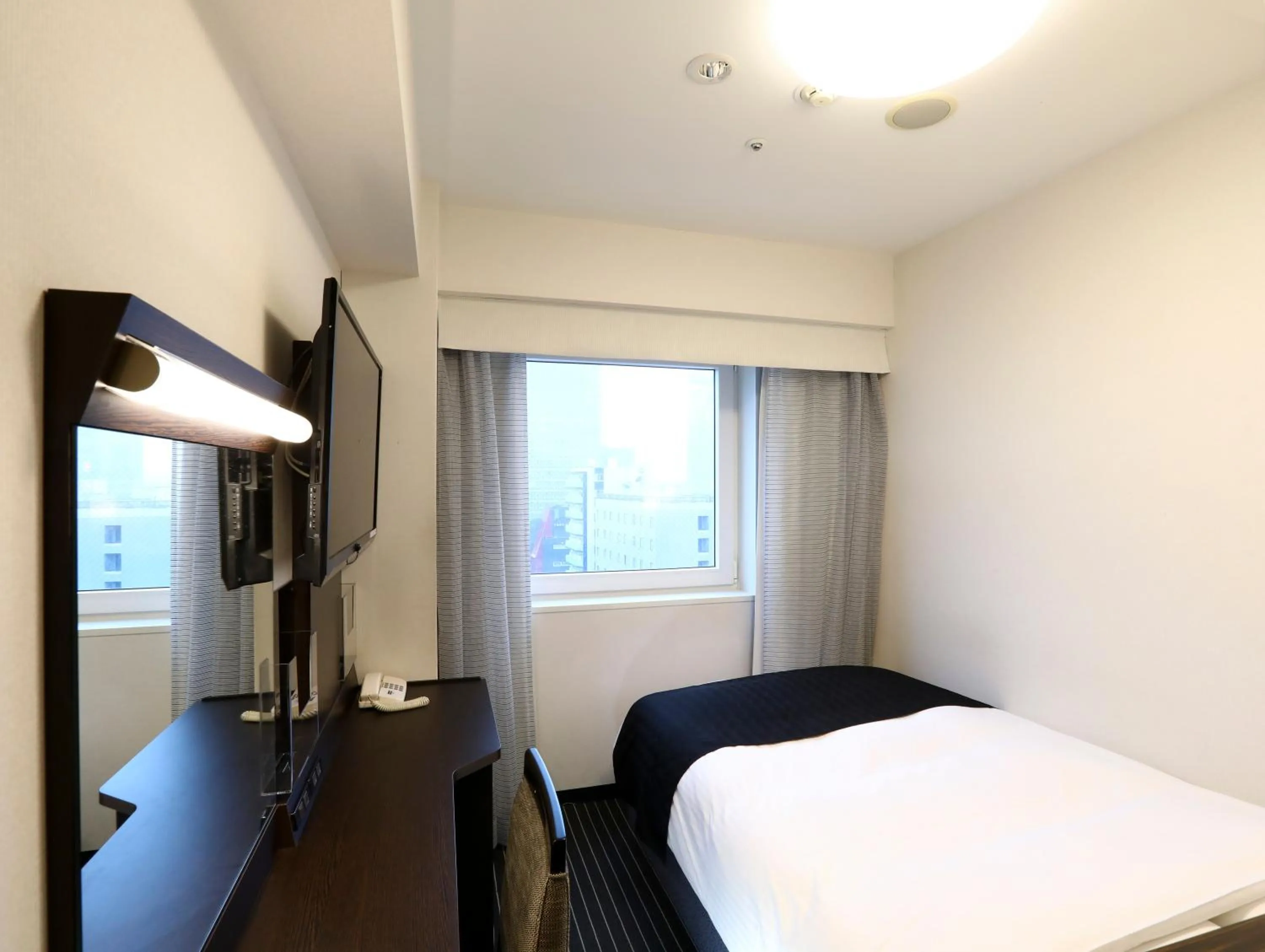 Photo of the whole room, Bed in APA Hotel Akasaka Mitsuke