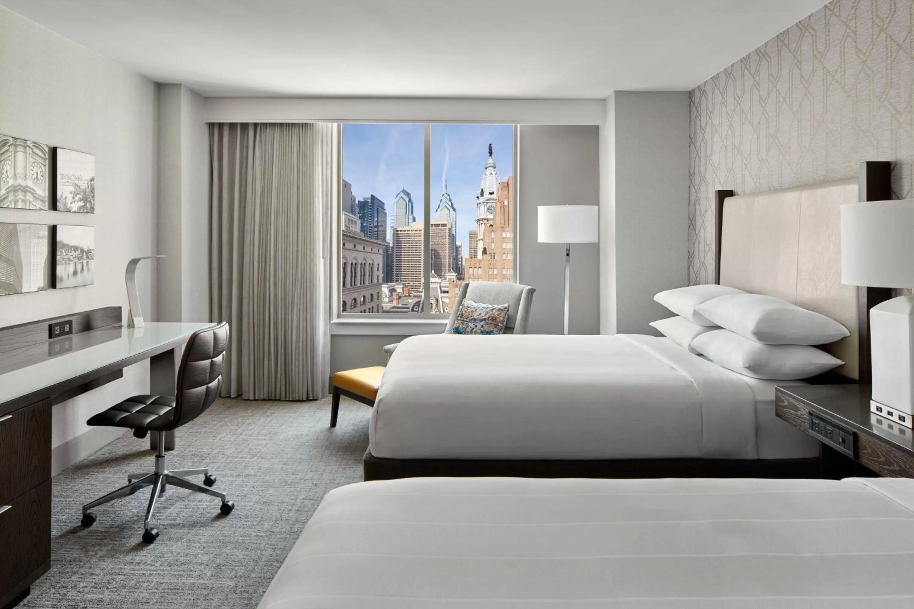 Photo of the whole room, Bed in Philadelphia Marriott Downtown