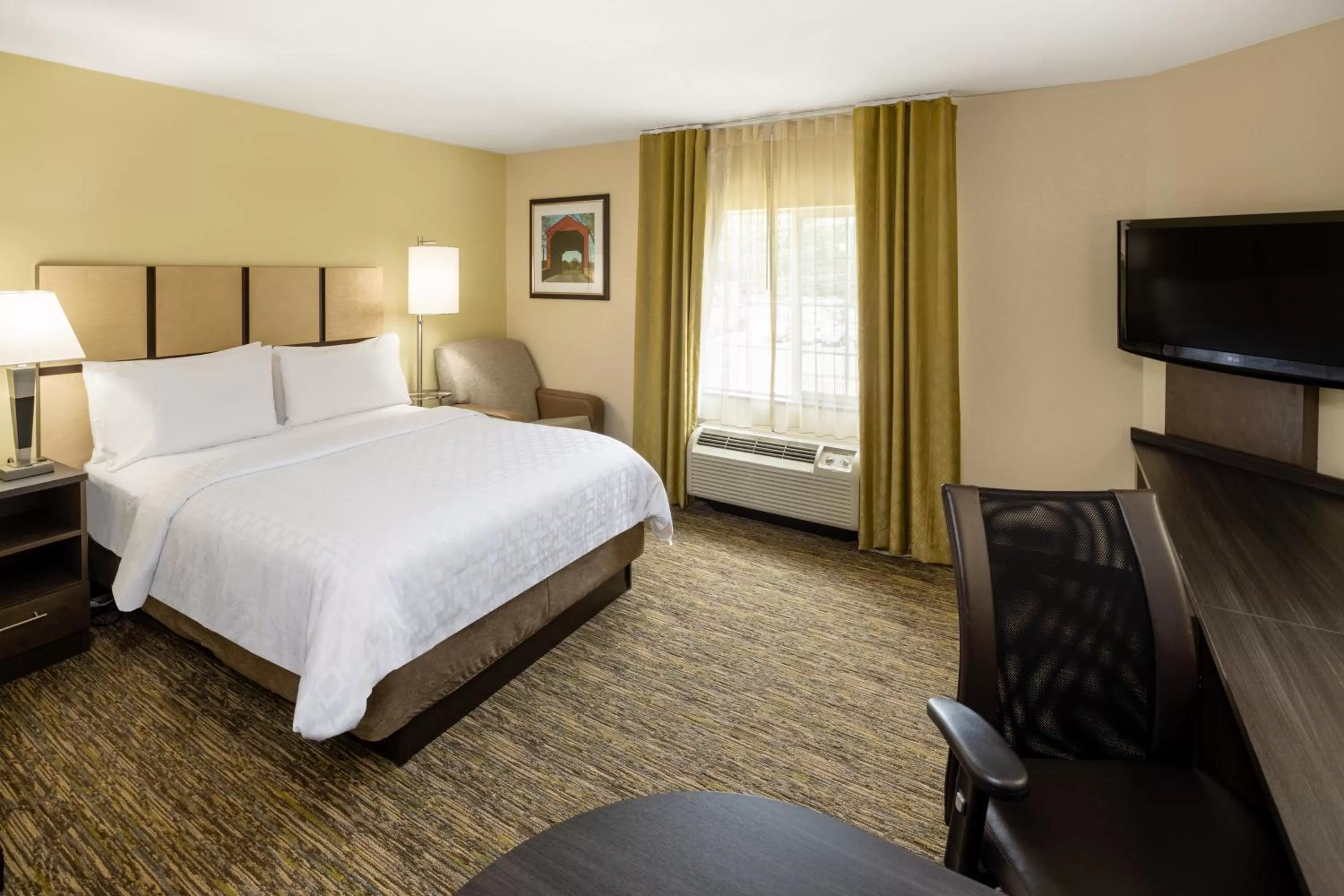 Photo of the whole room, Bed in Candlewood Suites Windsor Locks by IHG