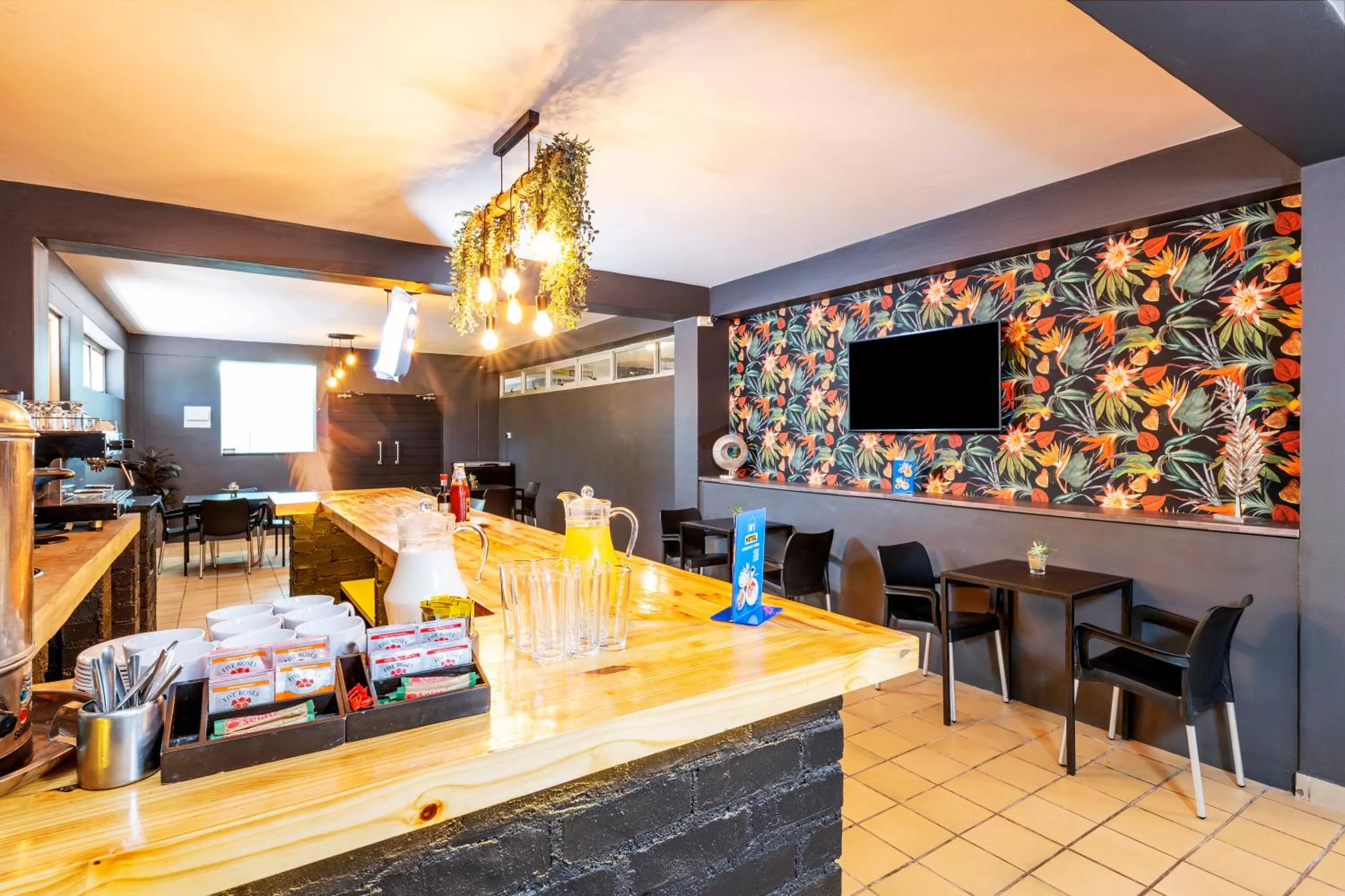 Restaurant/places to eat in N1 Hotel & Campsite Victoria Falls