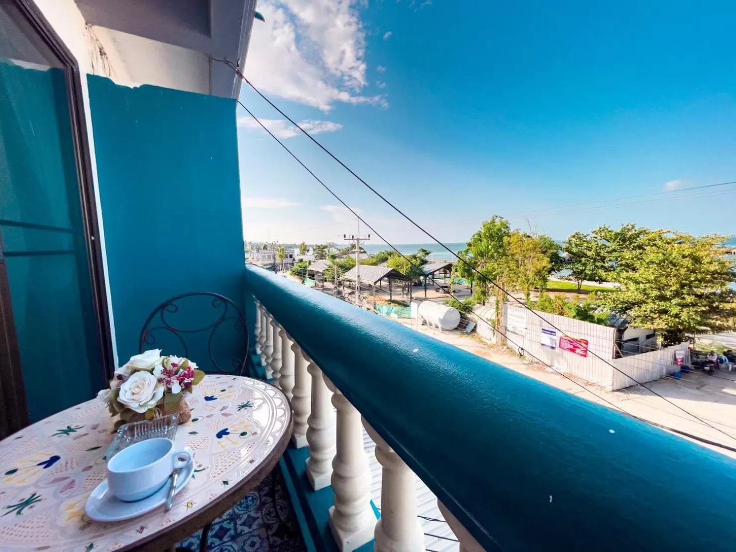 Day in MANDARIN LODGE by victor