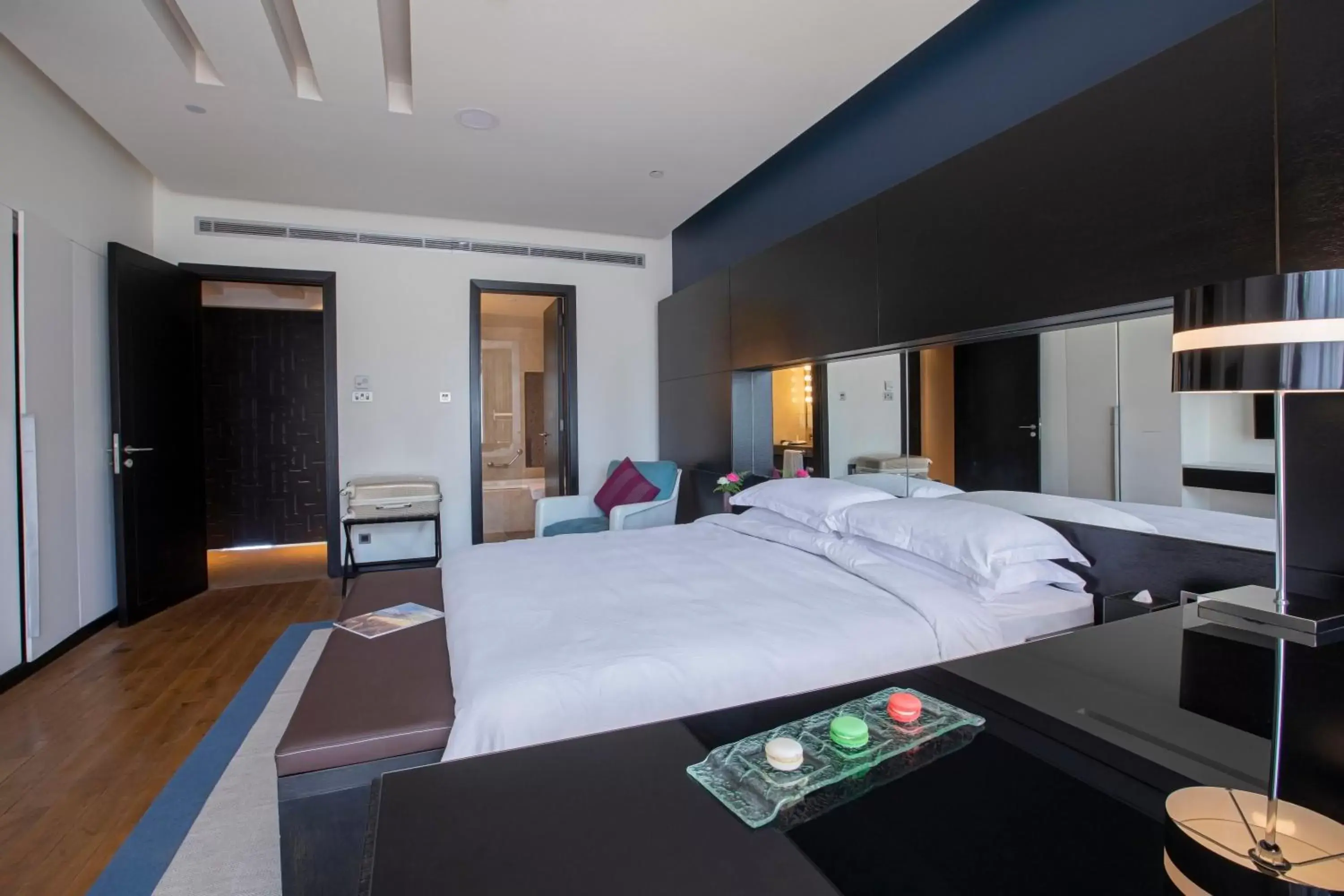 Three-Bedroom Suite in The Abdali Boulevard Hotel Three-Bedroom Suite in The Abdali Boulevard Hotel
