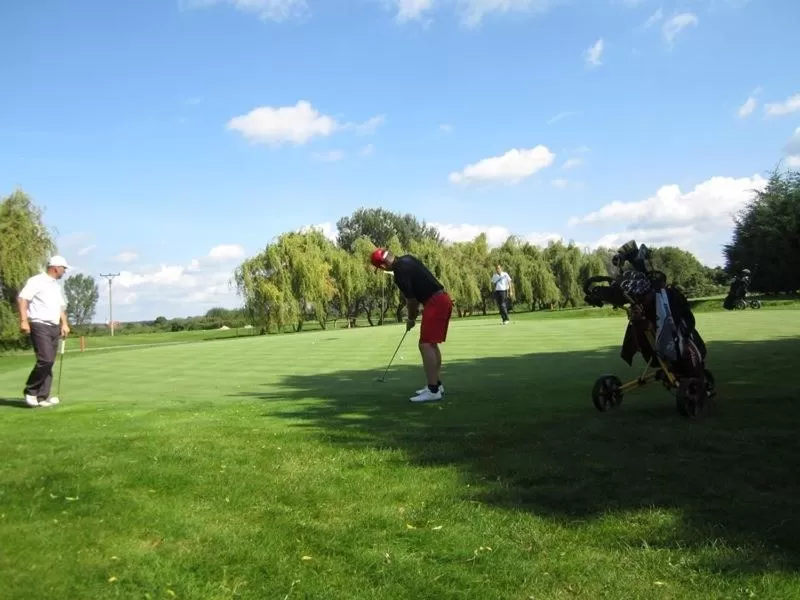 Golfcourse in Spa & Pool Apartment Hotel - Restaurant VILLA IVICA