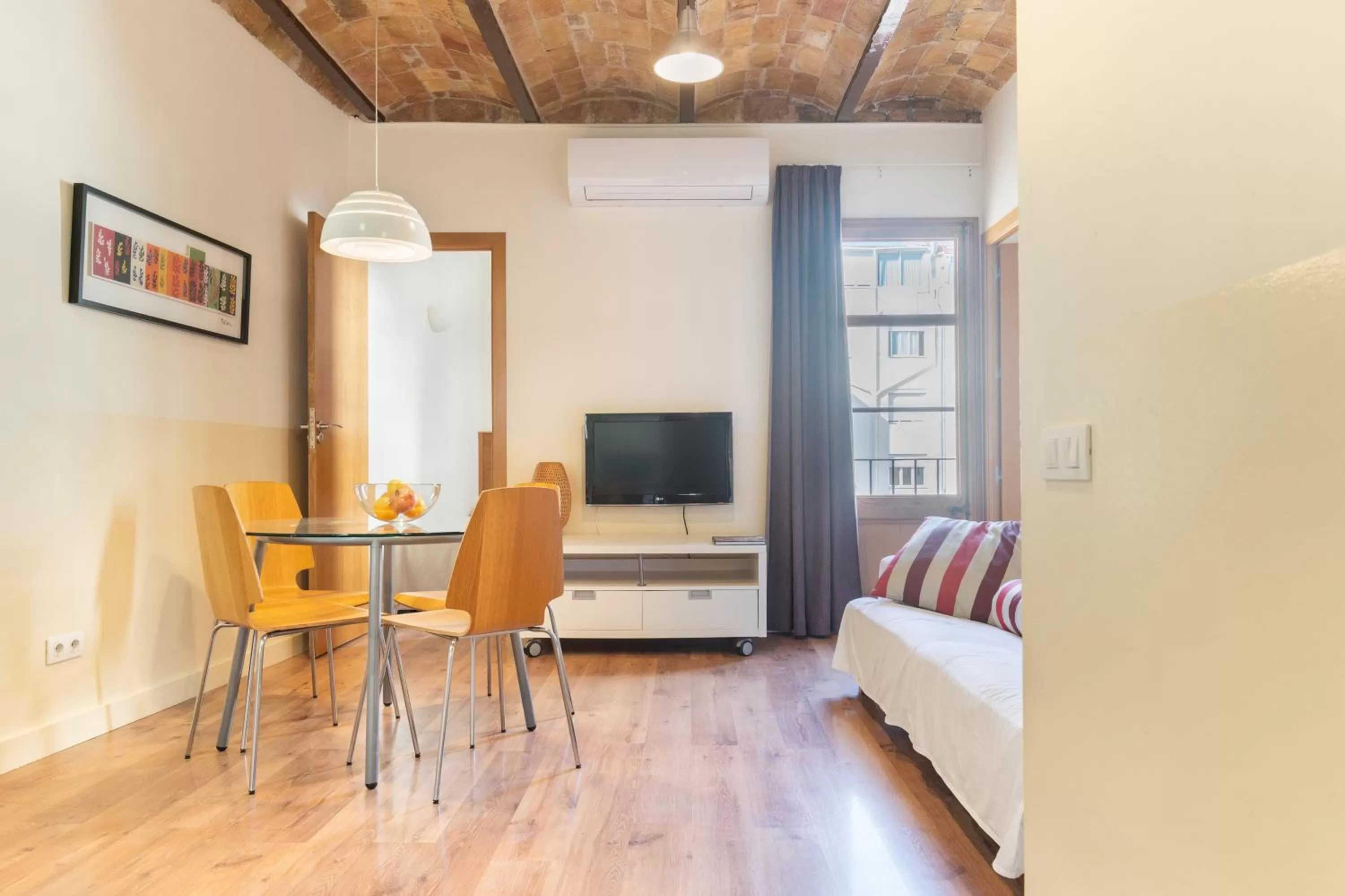 Dining area, Bed in Atica Apartments - by Weflating