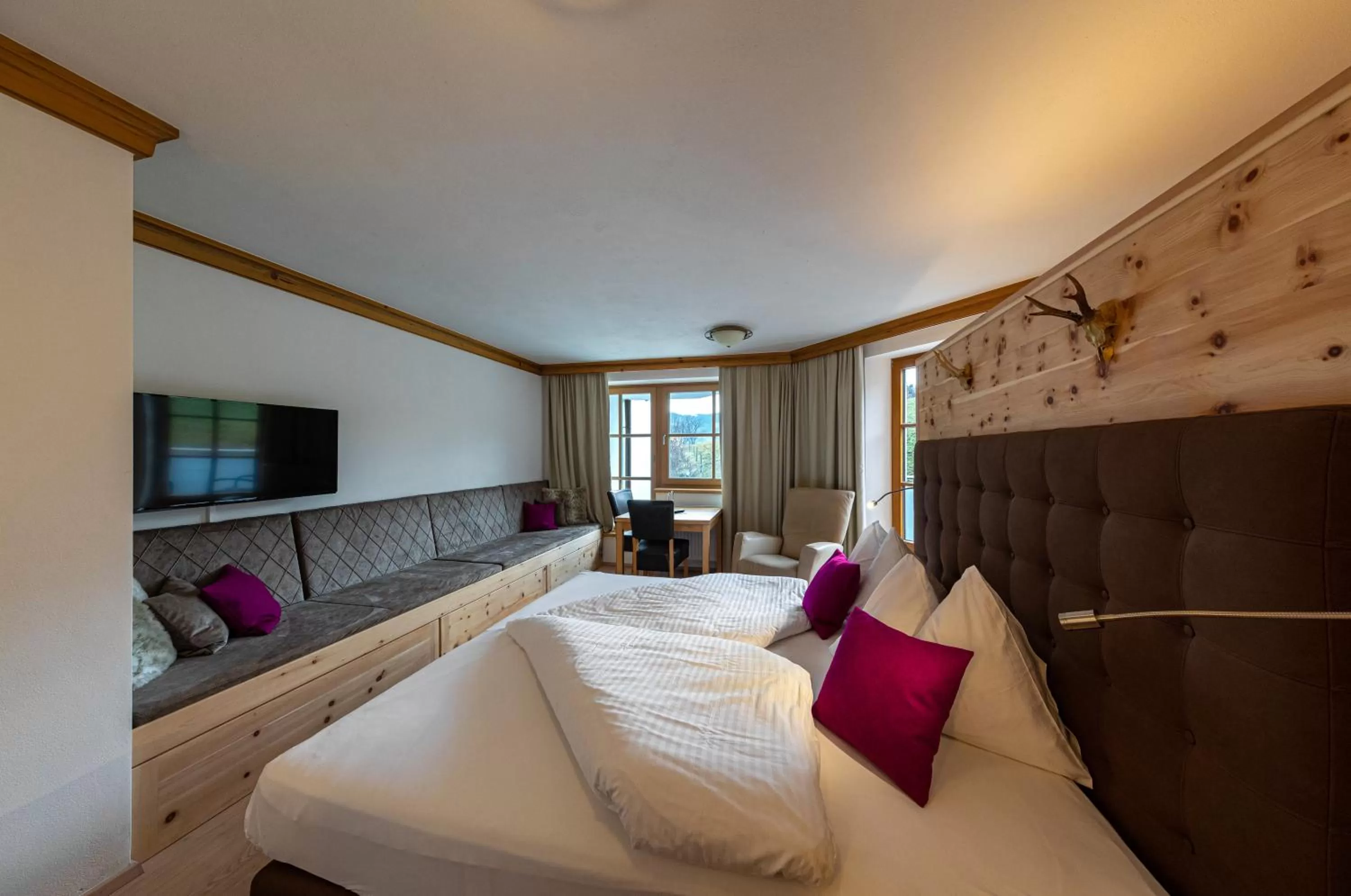 Photo of the whole room, Bed in Hotel und Alpen Apartments mit Sauna - Bürglhöh