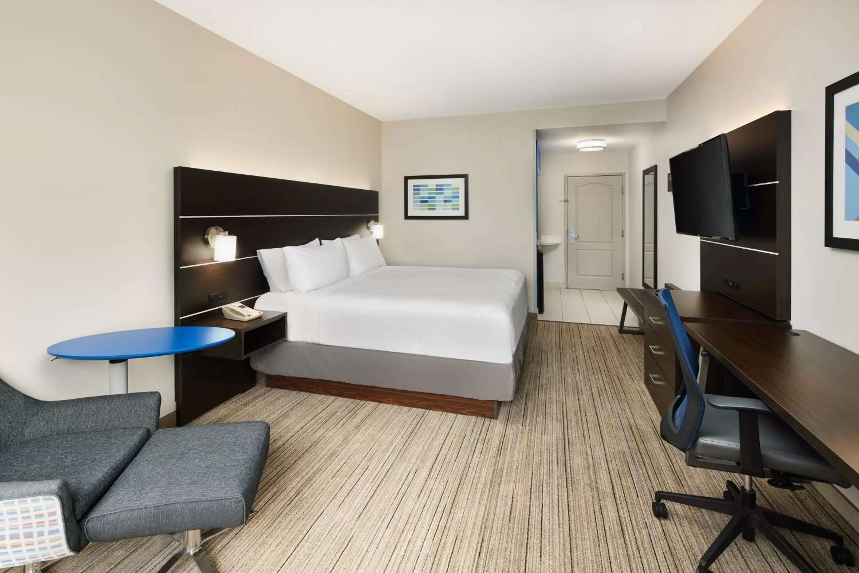 Photo of the whole room, Bed in Holiday Inn Express & Suites - Valdosta by IHG