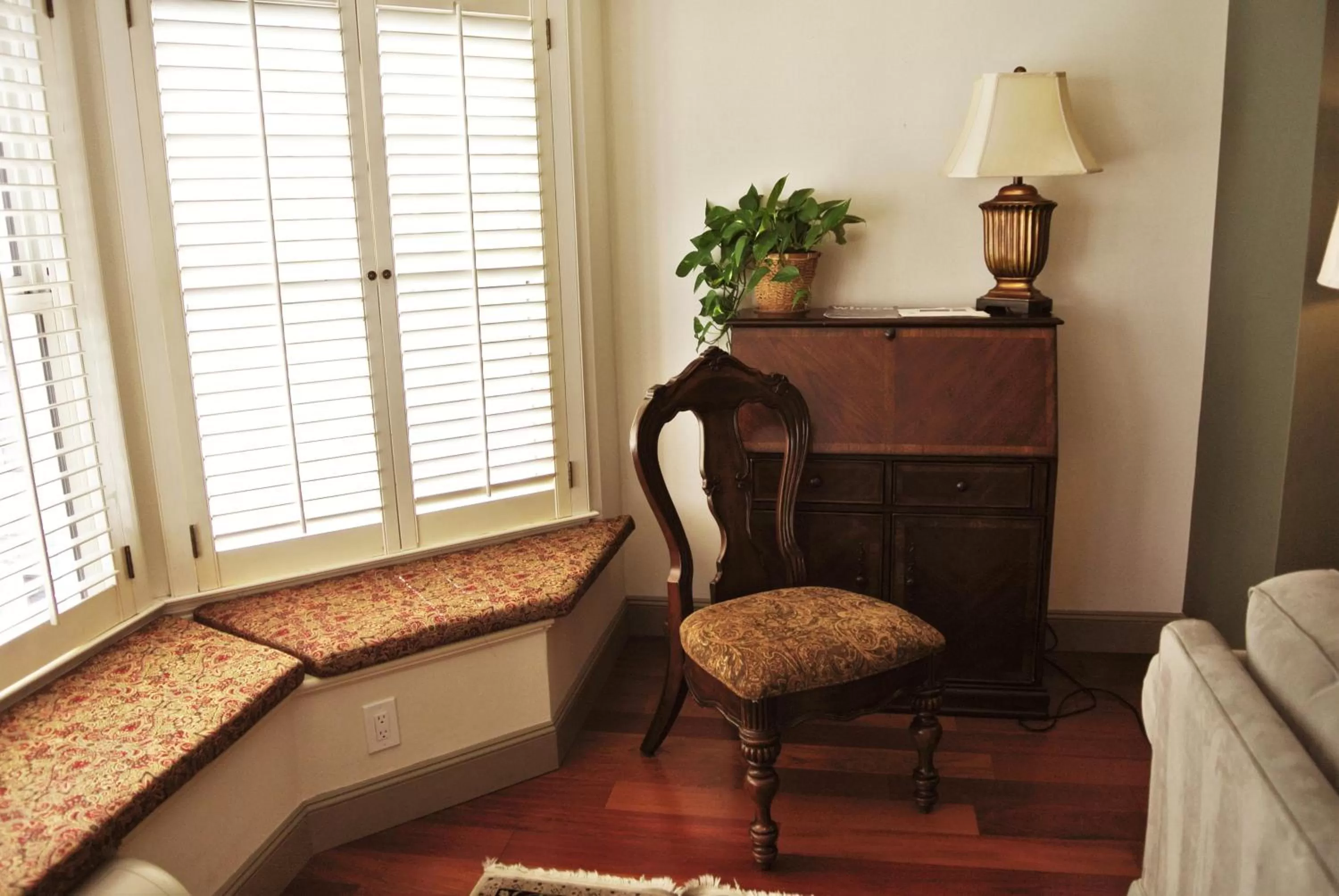 Decorative detail in Cow Hollow Inn and Suites