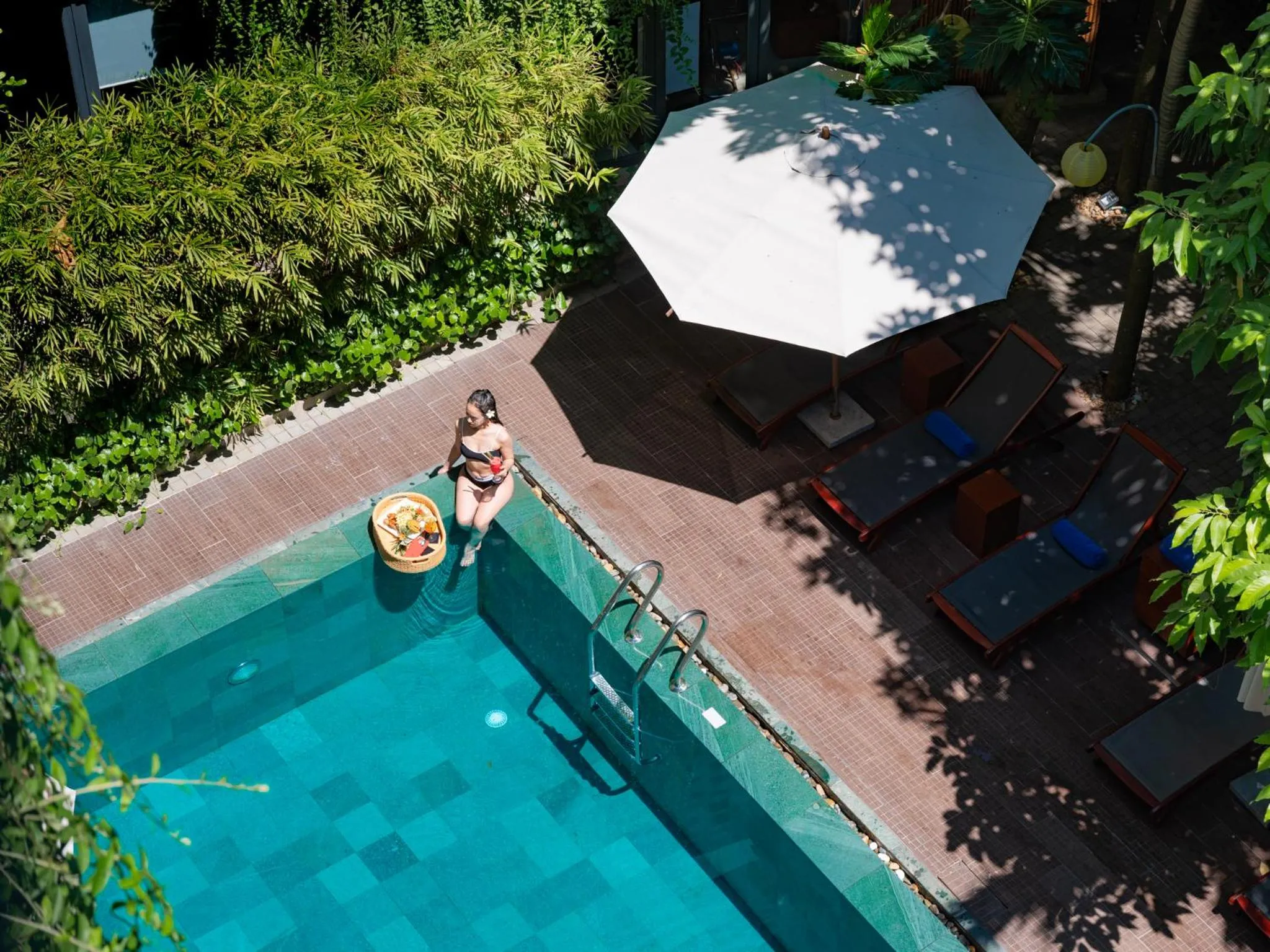 Garden view in Mulberry Collection Silk Eco