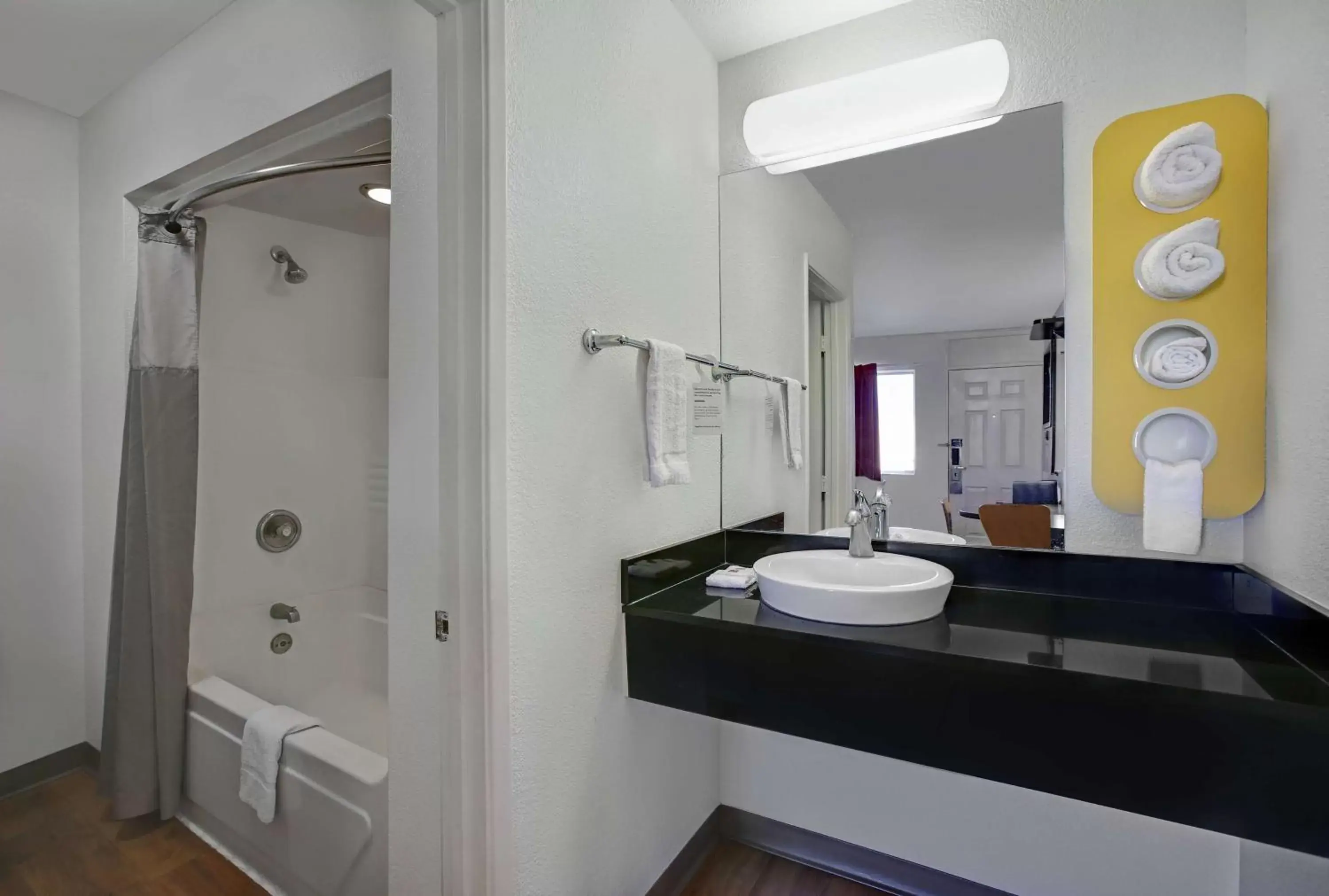 Queen Room in Motel 6-Santa Clara, CA Queen Room in Motel 6-Santa Clara, CA