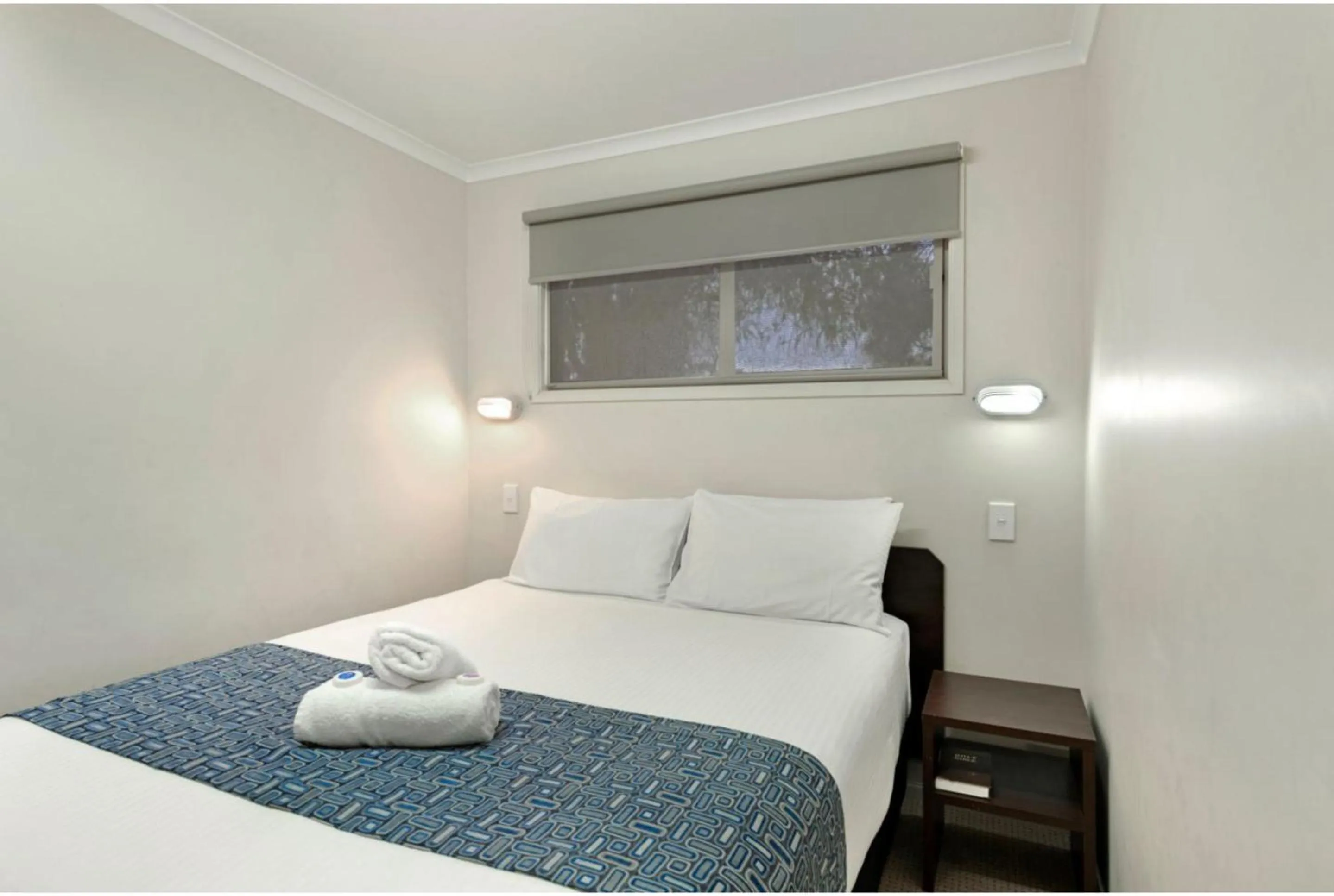 Bedroom, Bed in Discovery Parks - Dubbo