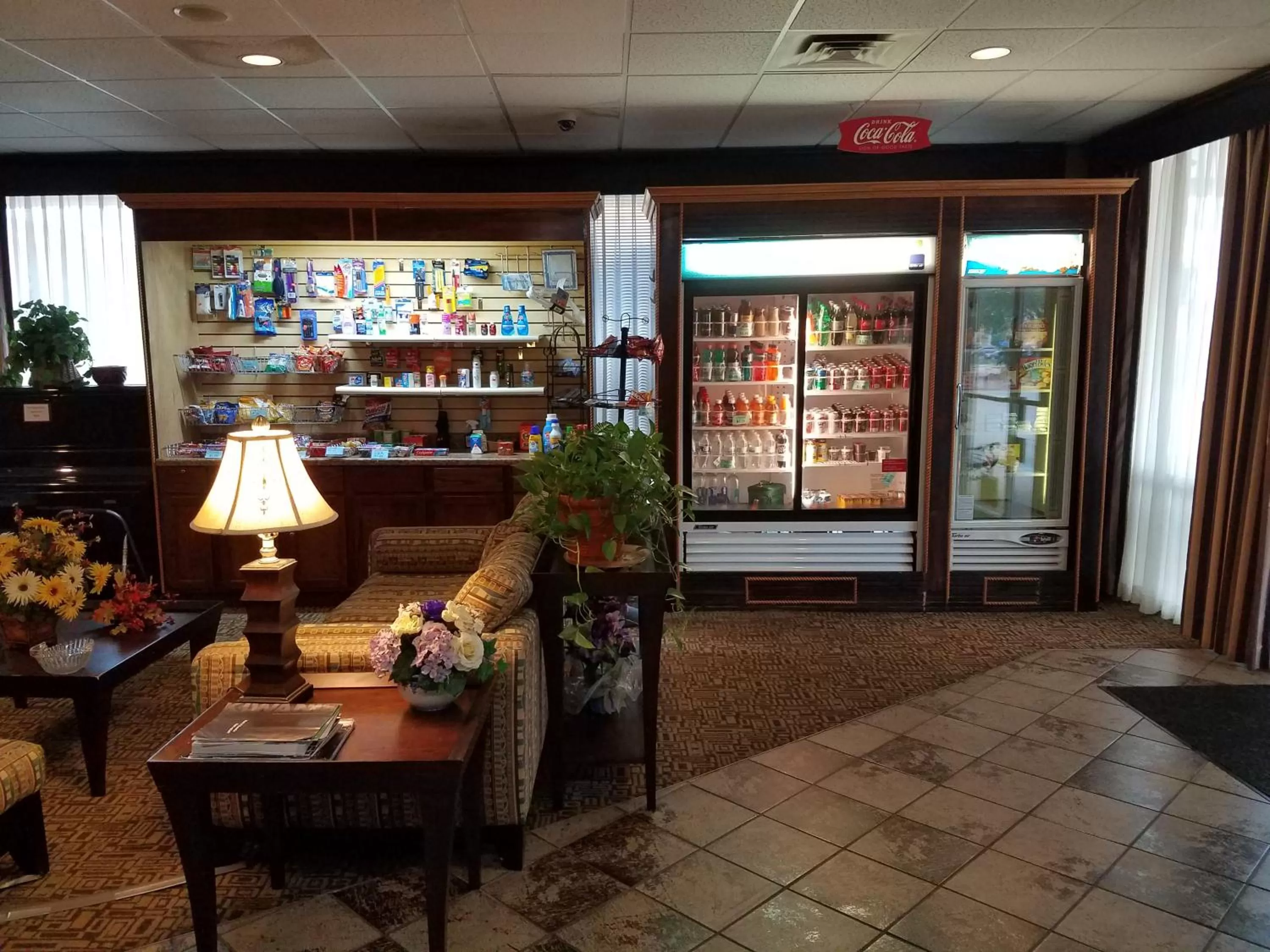 On-site shops in Discovery Inn Lafayette