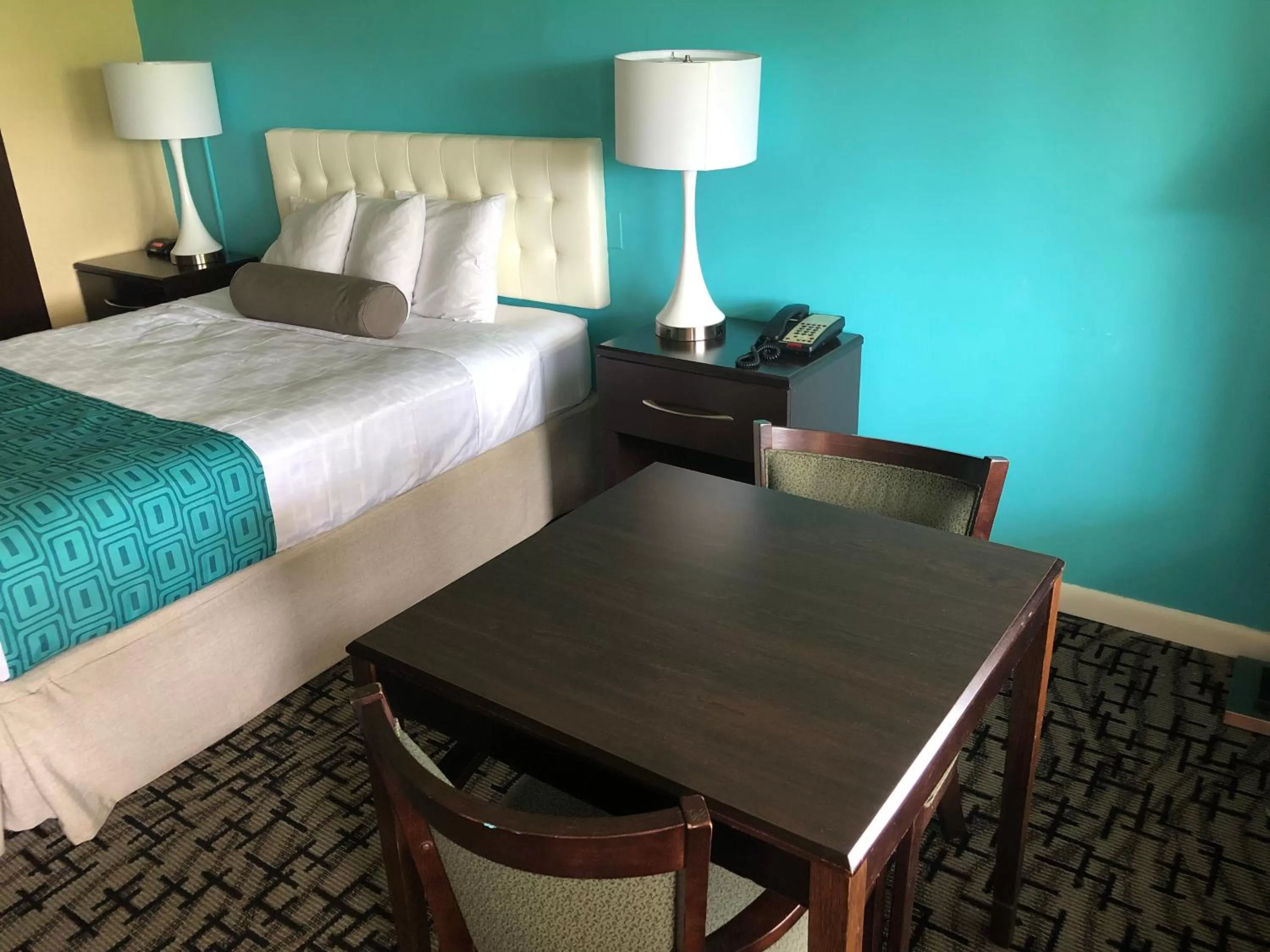 Other, Bed in Howard Johnson by Wyndham Rocky Hill