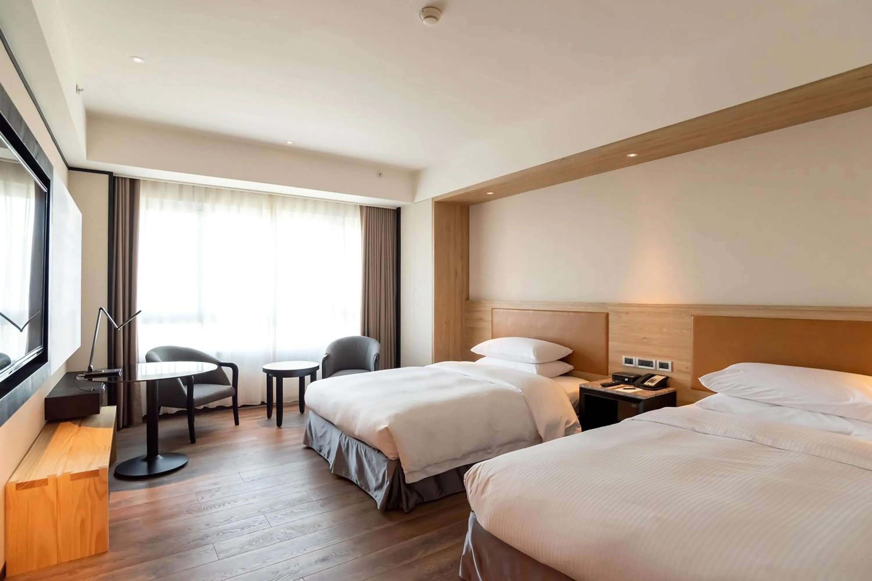 Photo of the whole room, Bed in Sheraton Taoyuan Hotel