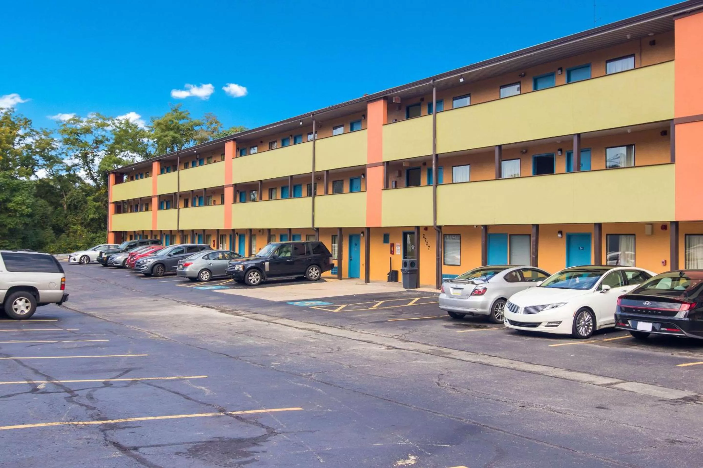 Property building in Rodeway Inn & Suites Monroeville-Pittsburgh