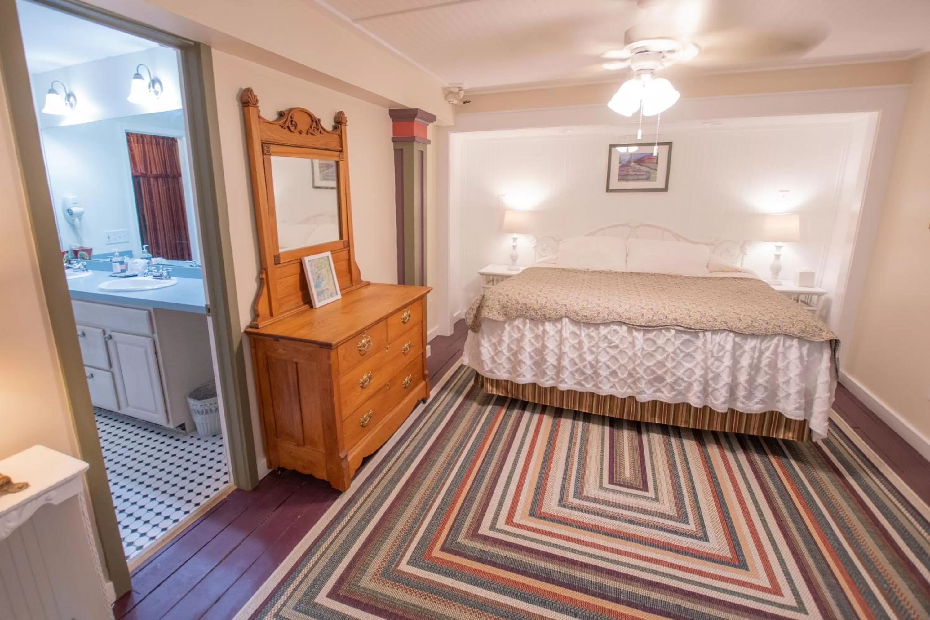 Bed in Terrace Inn and 1911 Restaurant