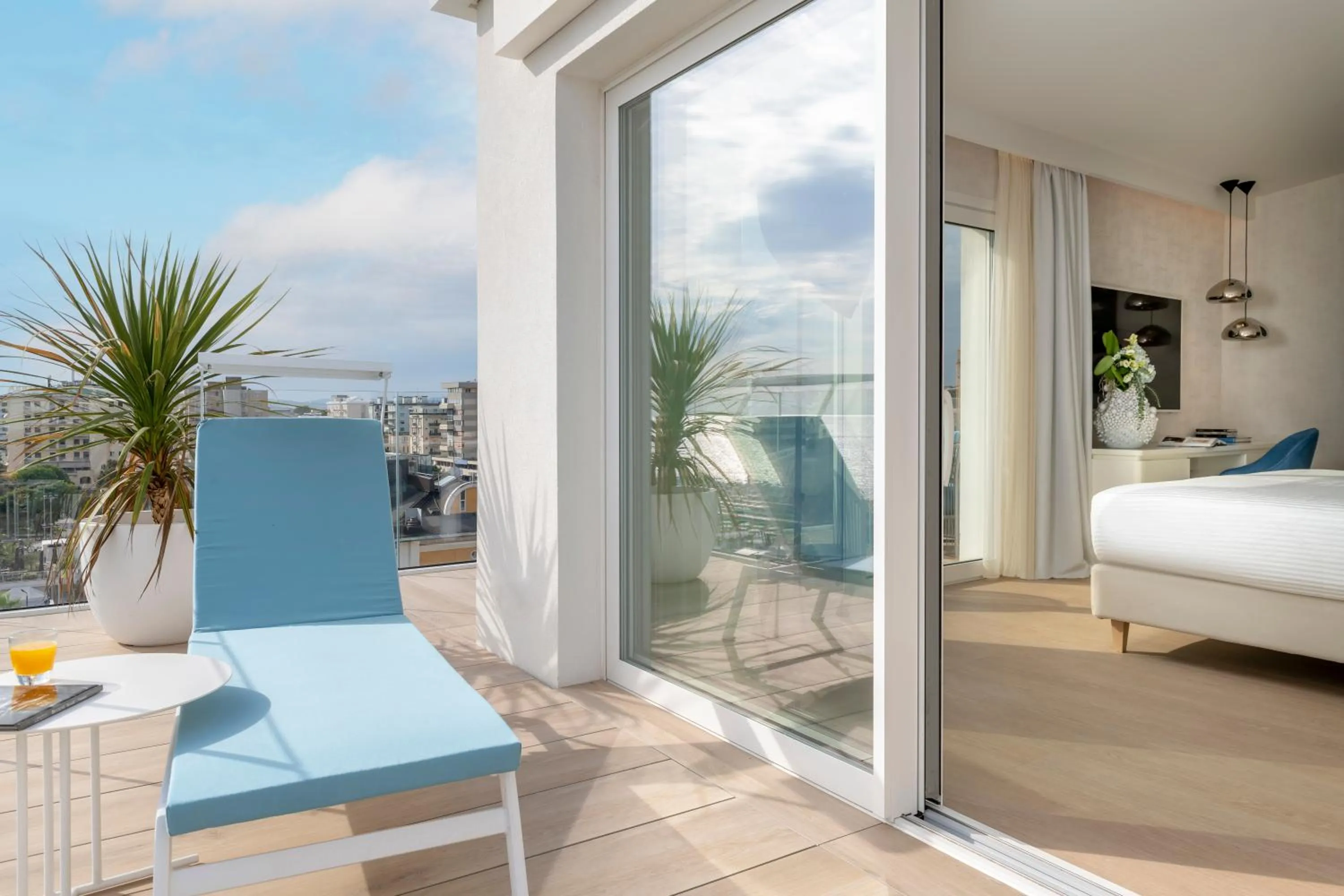 Balcony/Terrace, Bed in Atlantic Hotel & SPA