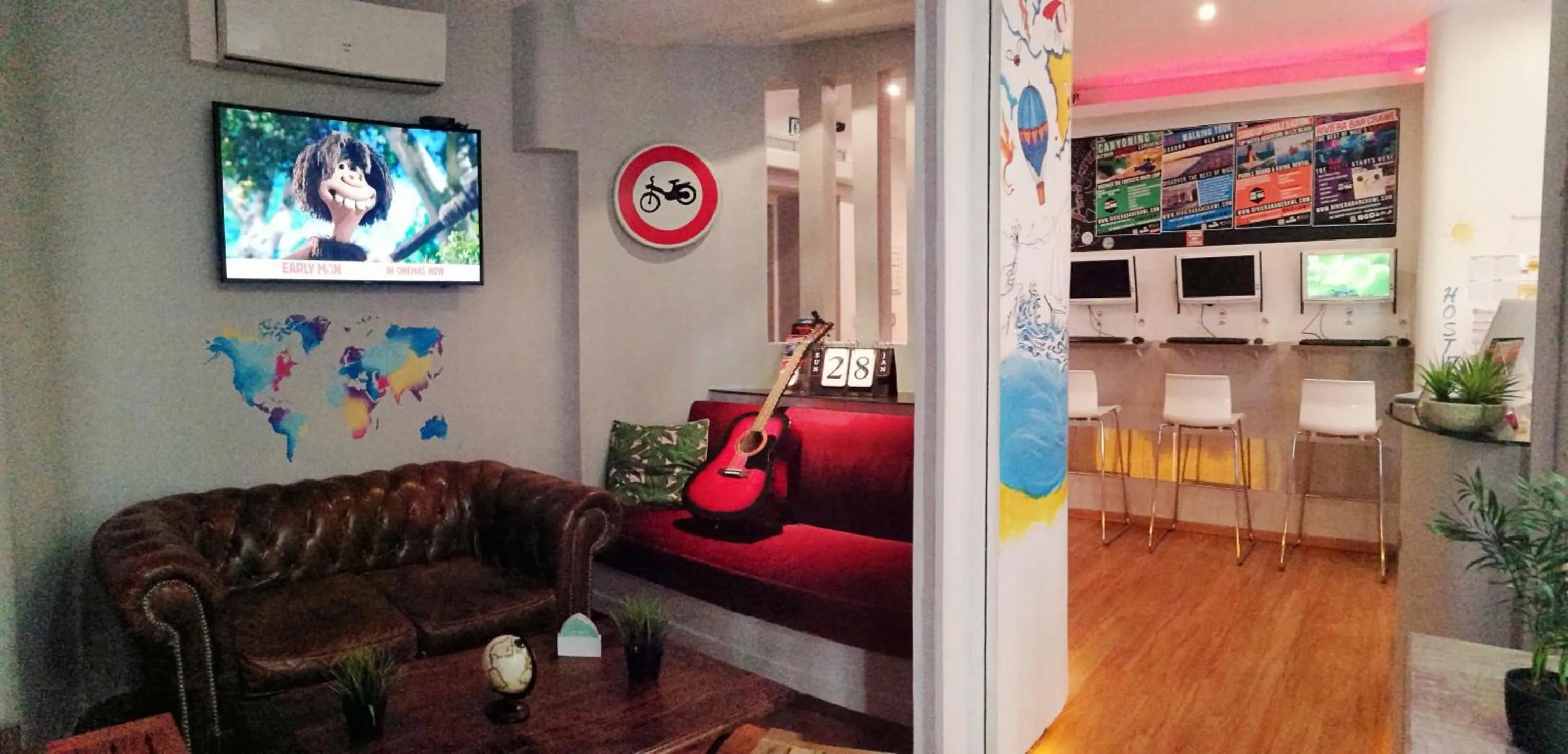 Communal lounge/ TV room in Meyerbeer Beach