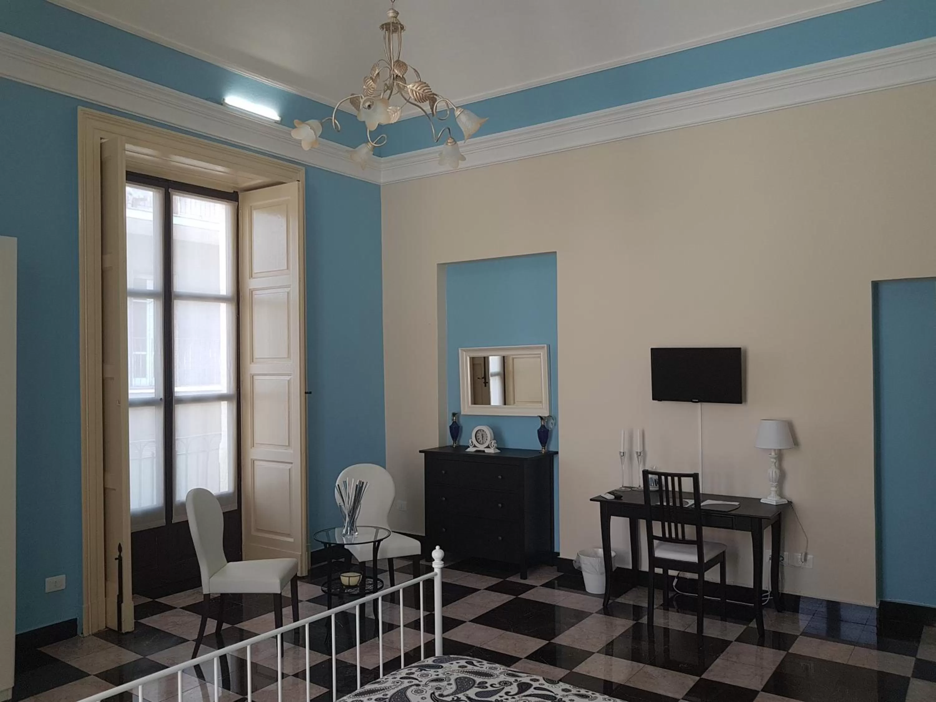 Photo of the whole room in Central Suites Catania