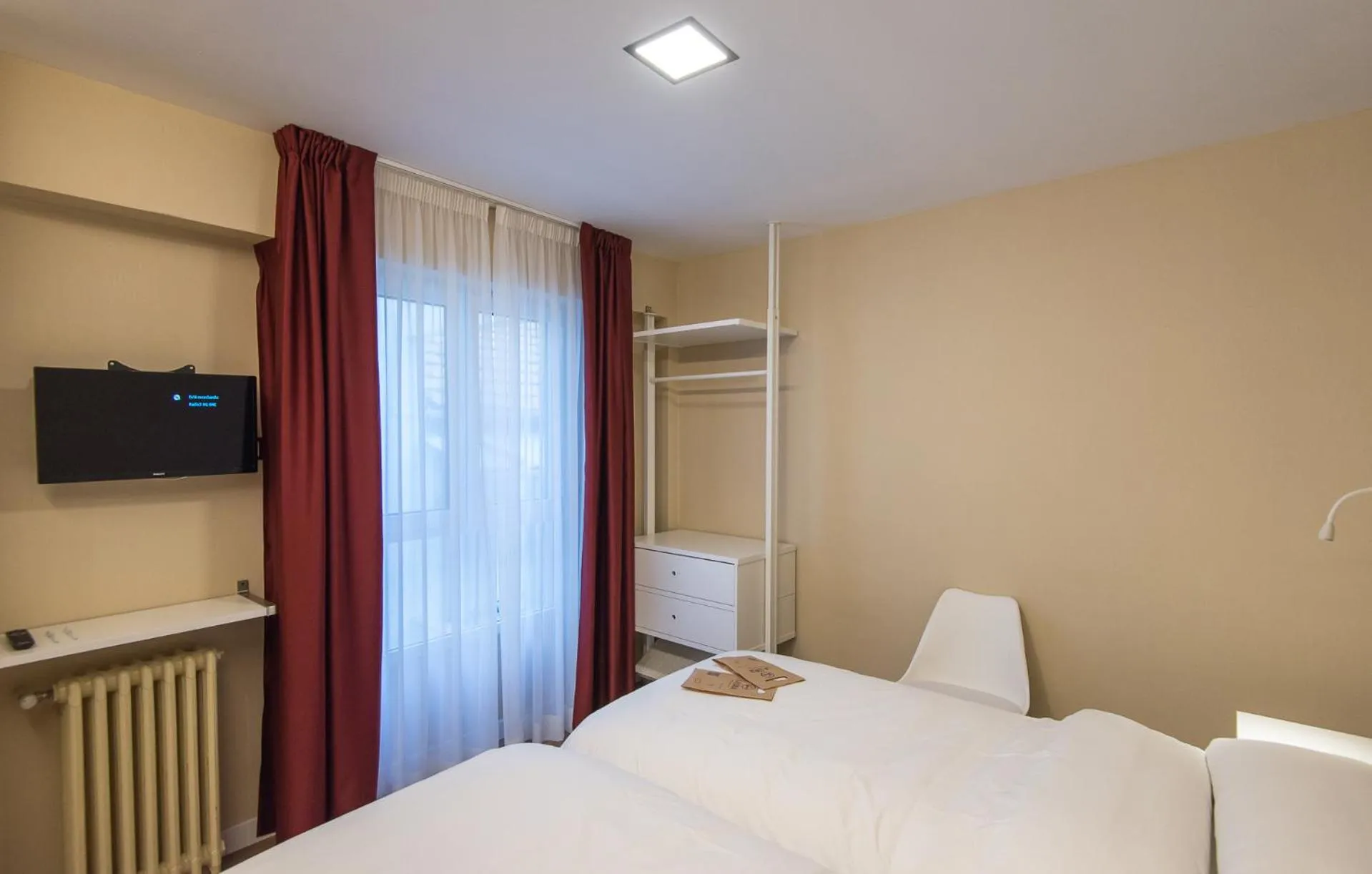 Photo of the whole room, Bed in La Lonja