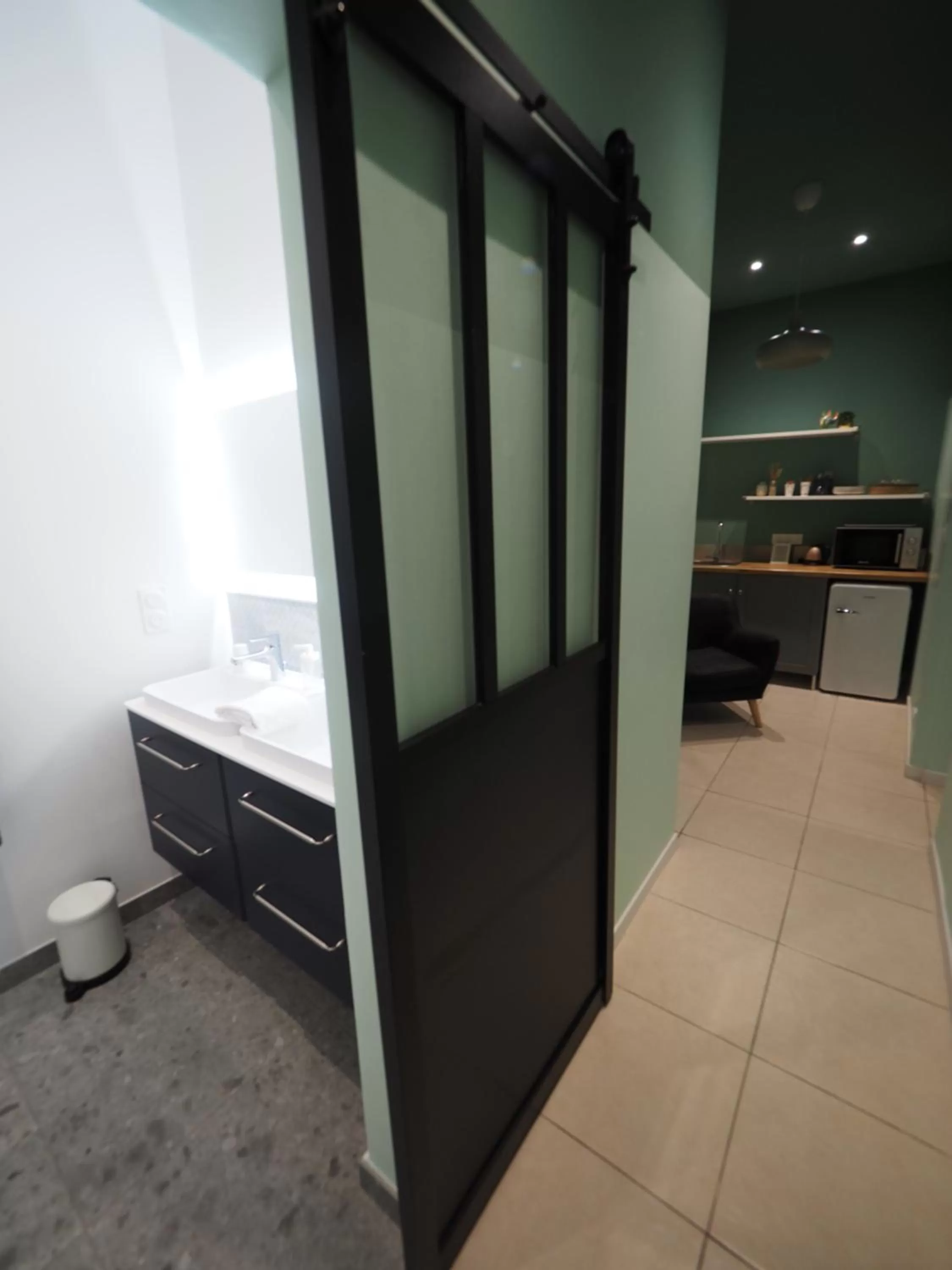 Bathroom in Hôtel Le Biarritz - Vichy