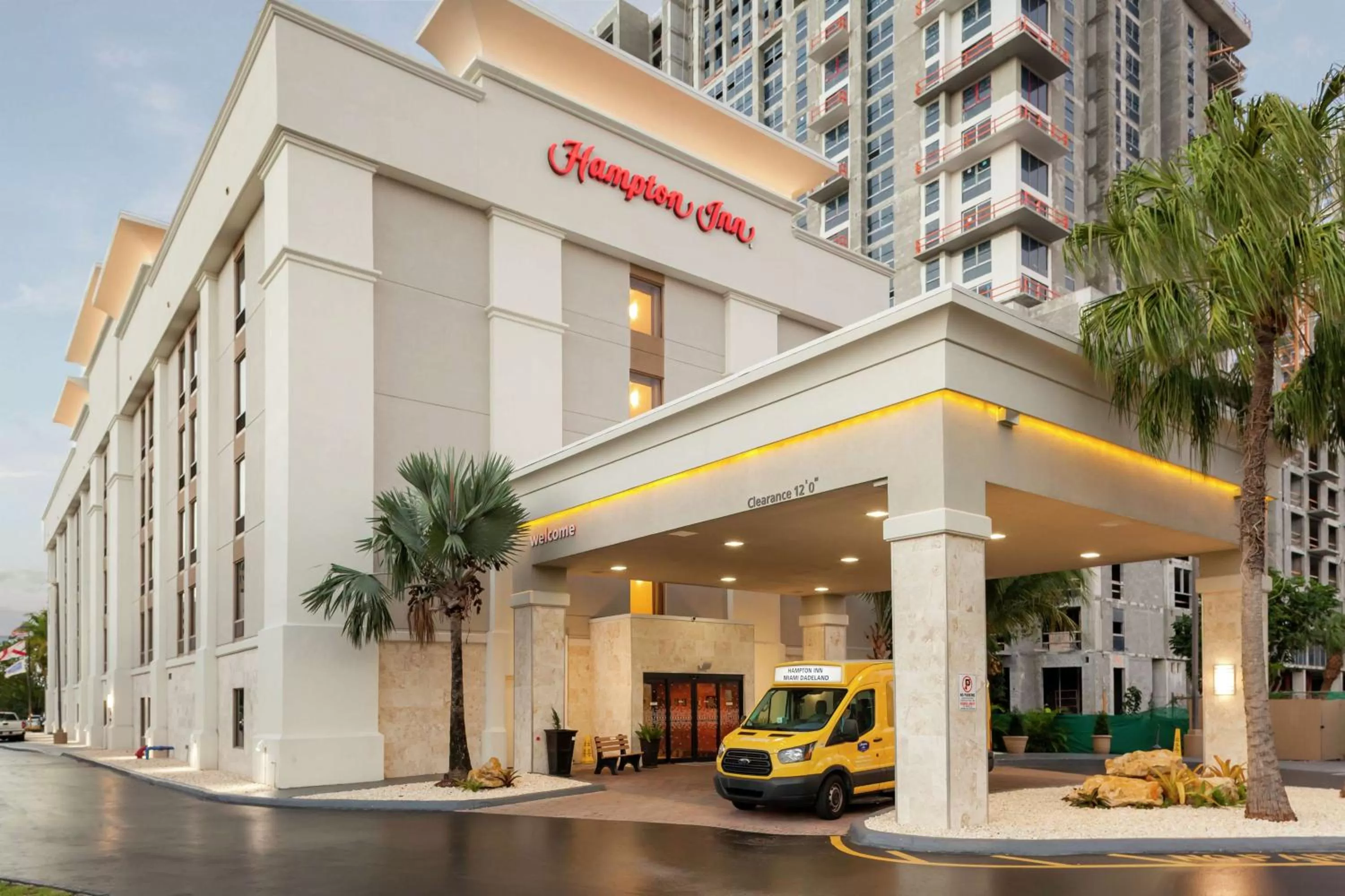 Property building in Hampton Inn Miami/Dadeland