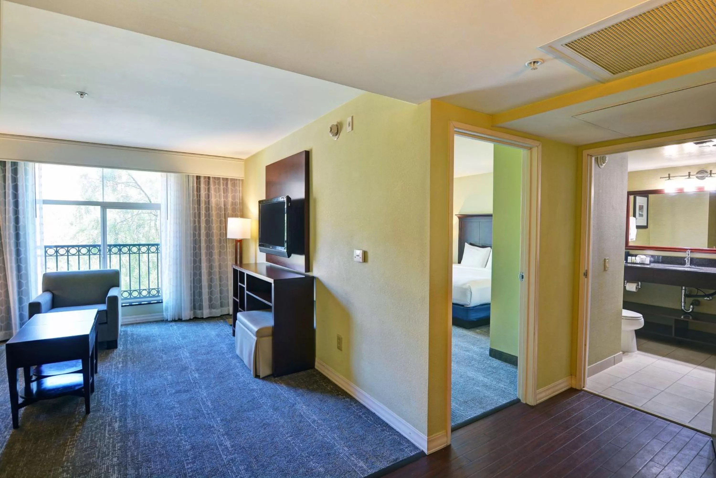 Living room in Embassy Suites Valencia