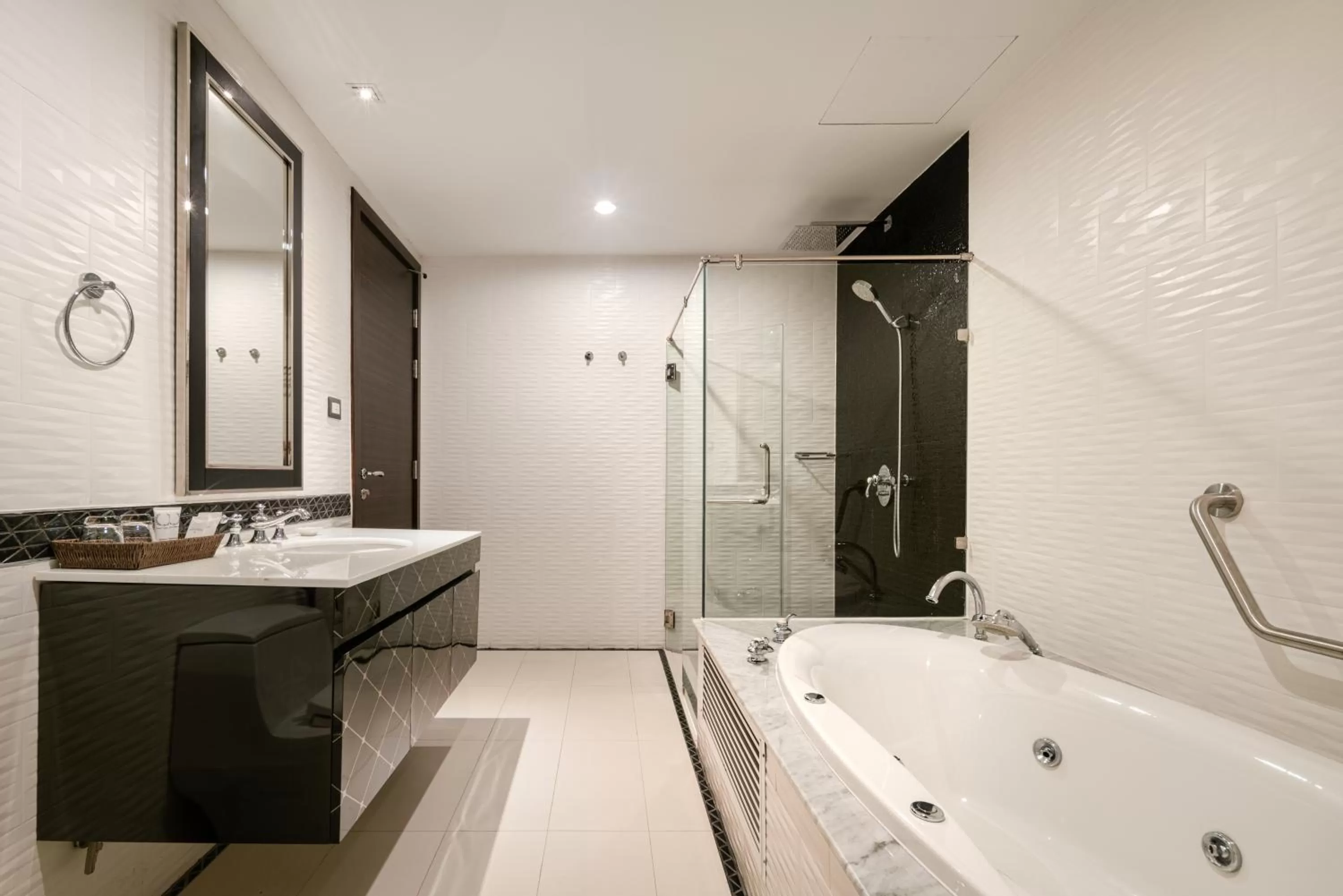 Shower in Sirin Exclusive Hotel and Residence