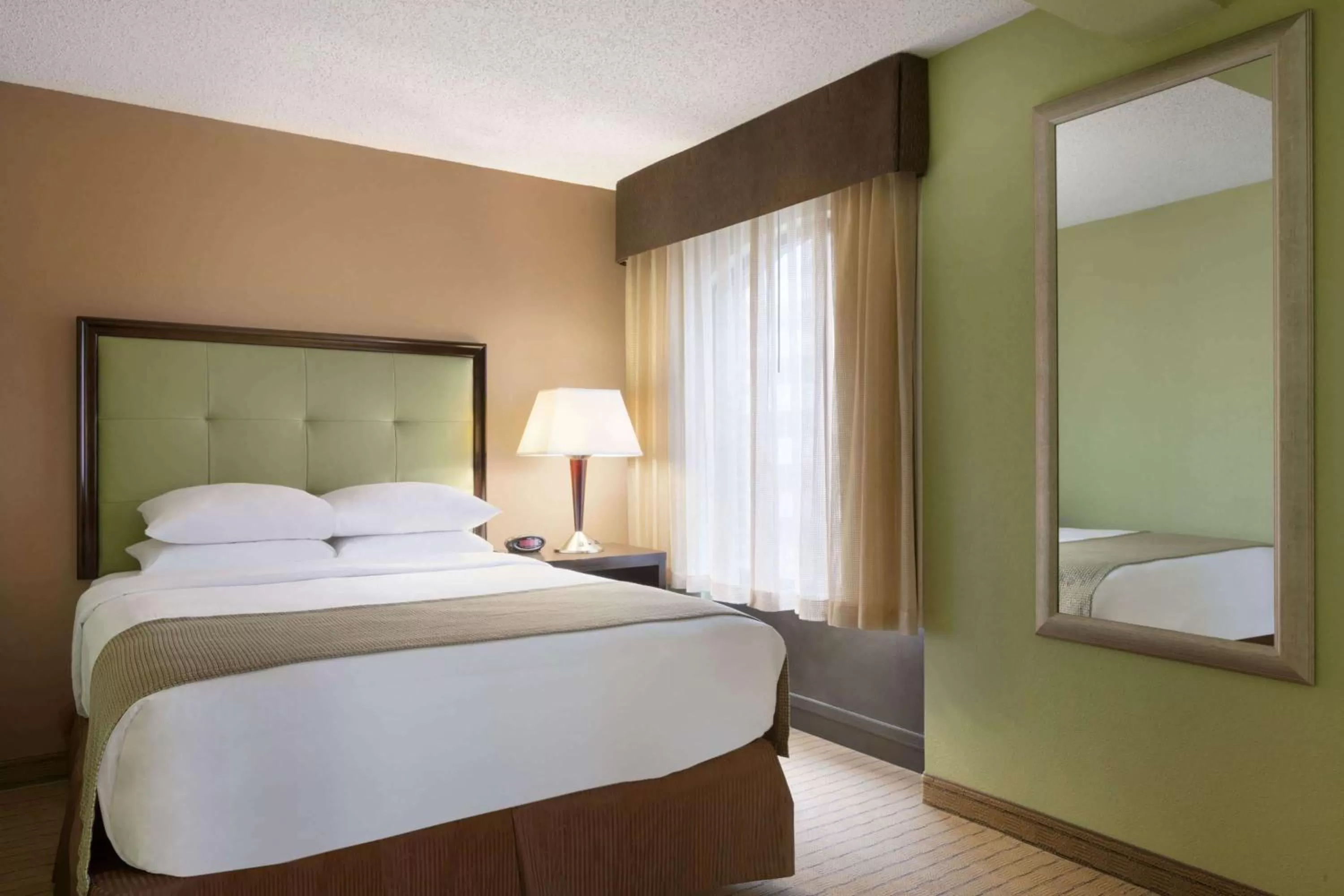 Photo of the whole room, Bed in Days Inn by Wyndham Baltimore Inner Harbor