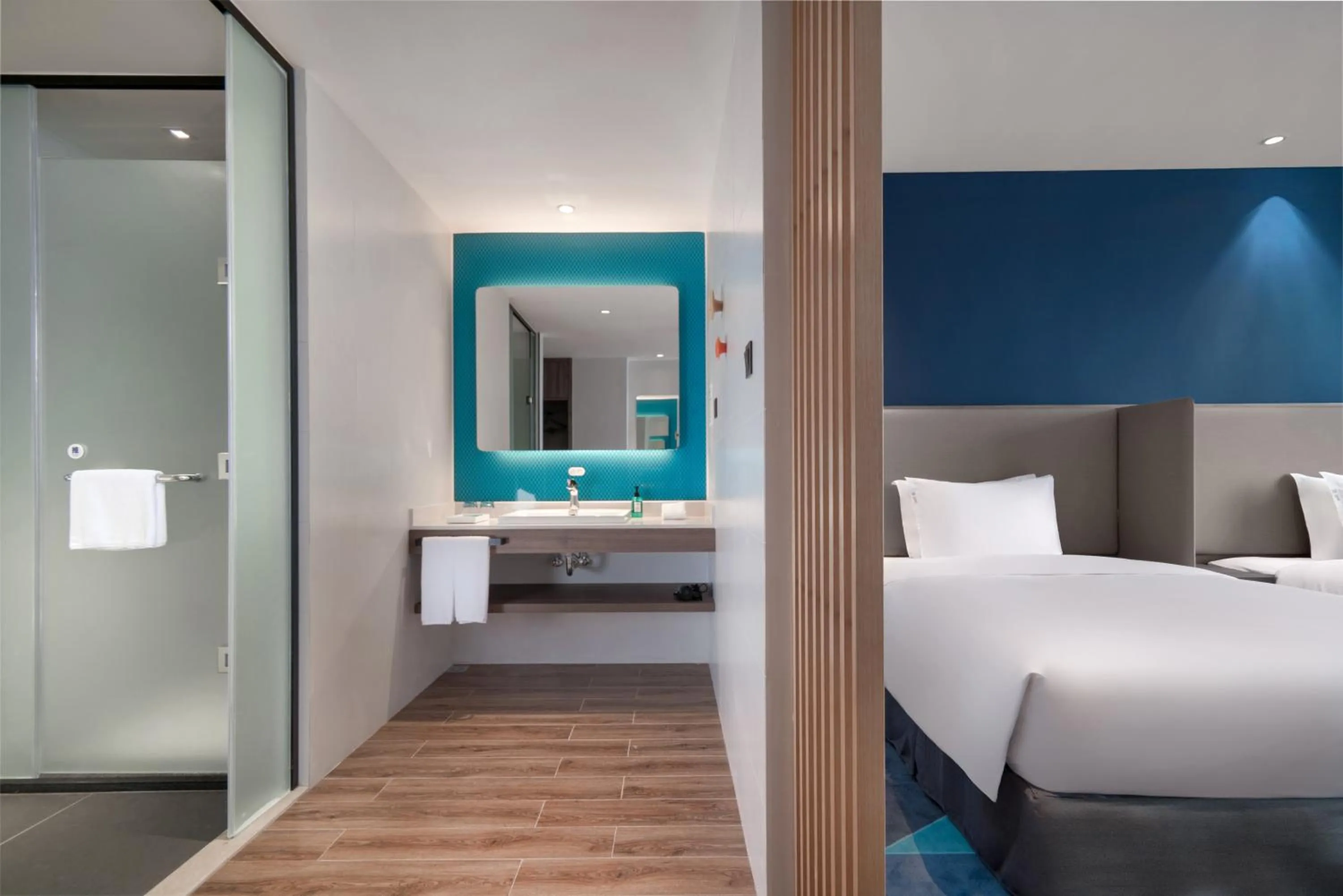 Photo of the whole room, Bed in Holiday Inn Express Jinjiang Anhai by IHG