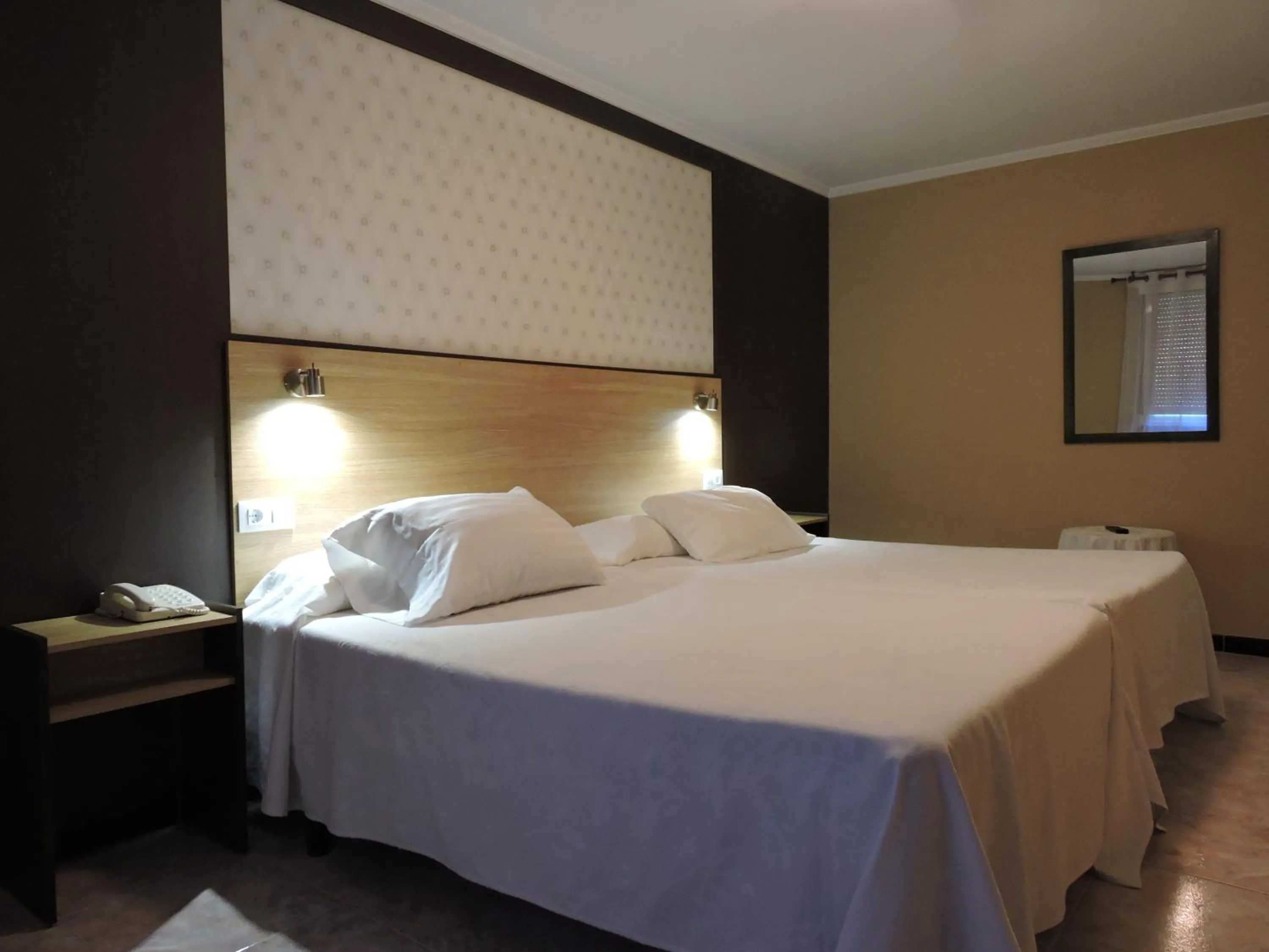 Bedroom, Bed in Cruceiro do Monte