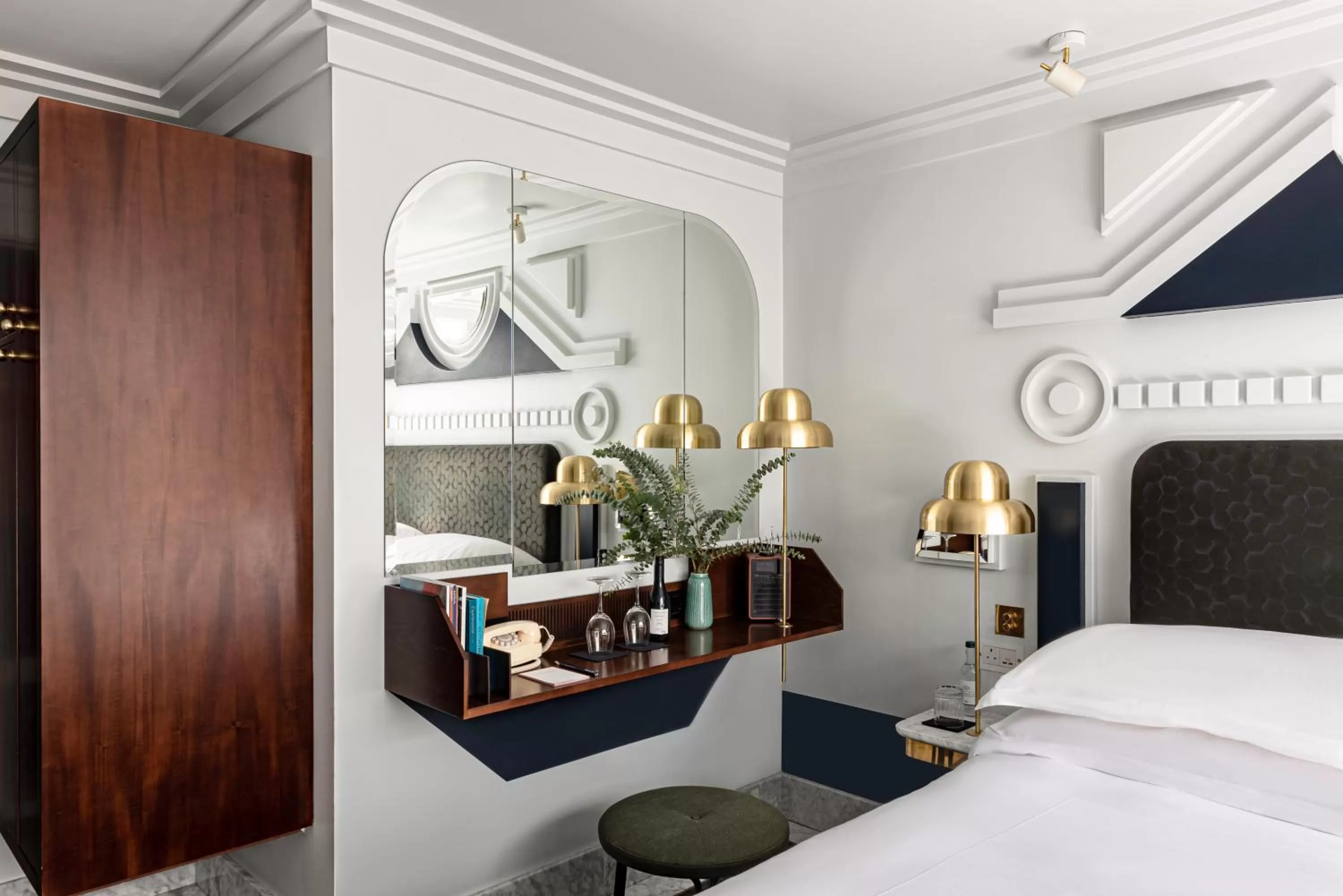 Bed in Henrietta Experimental