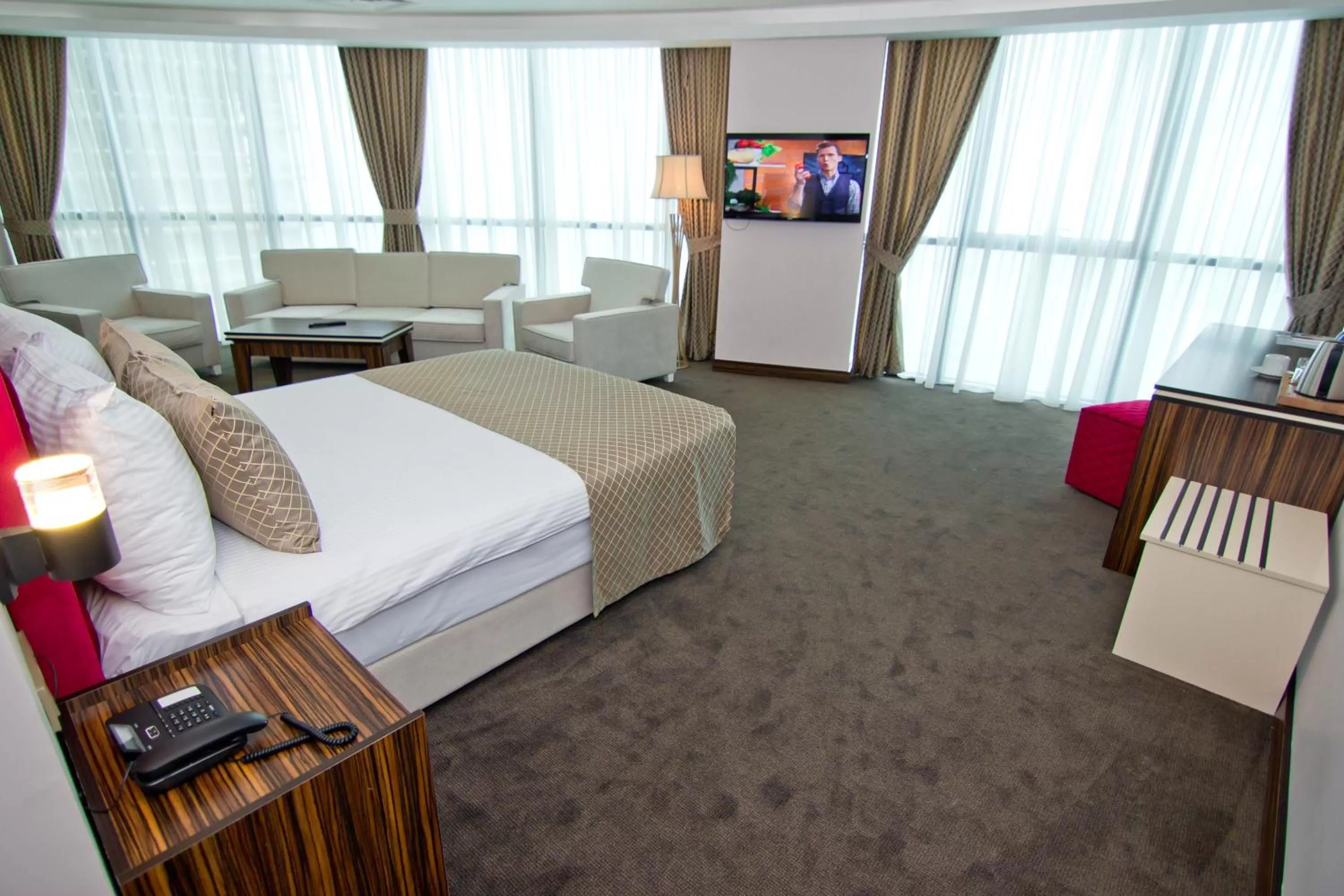 Photo of the whole room, Bed in Sky Tower King Hotel