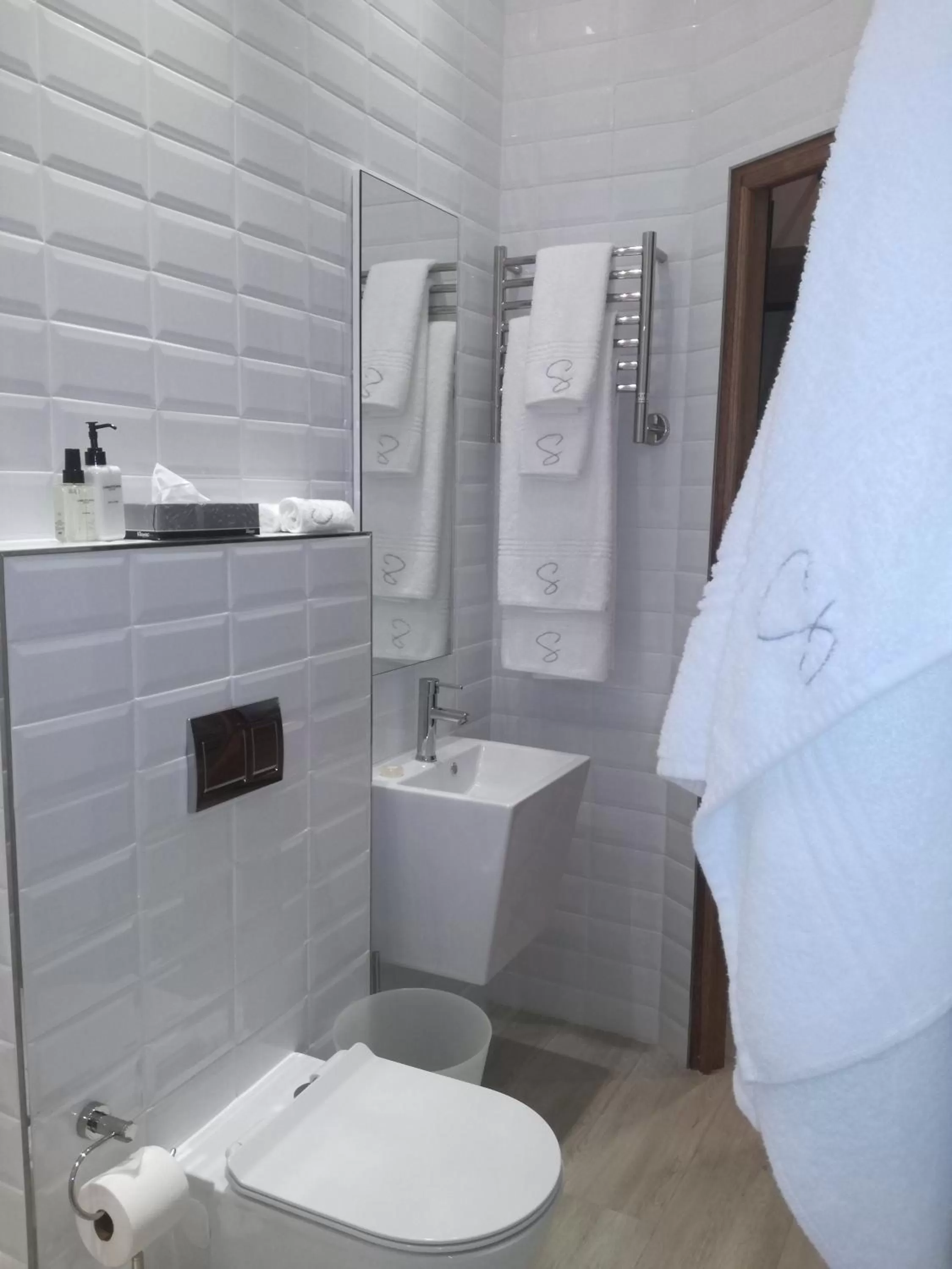 Shower in Sugar Hotel